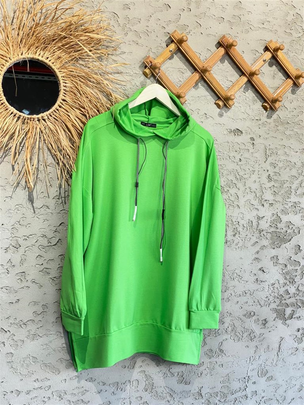 Omuz Detaylı Kapüşonlu Sweat (Pembe/Yeşil)