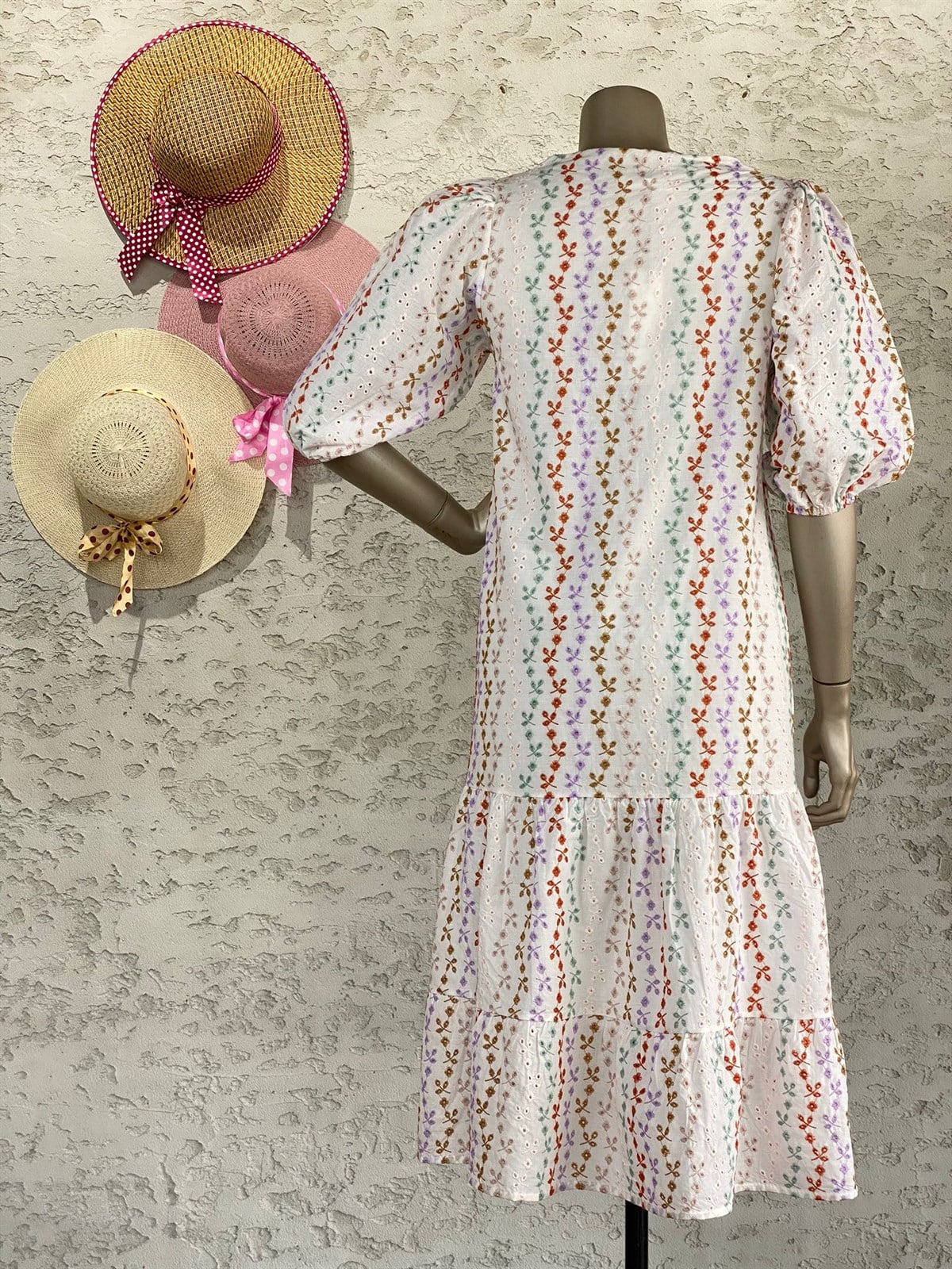 Ön Düğmeli V Yaka Fiston Nakışlı Elbise (Beyaz)