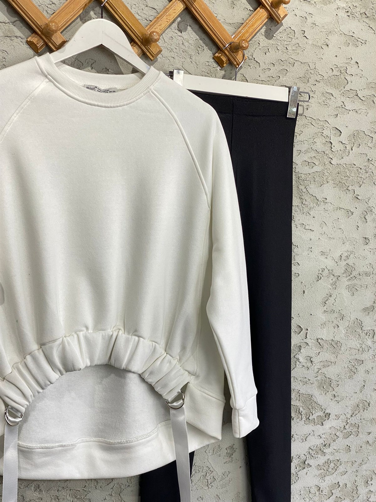 Önü Büzgülü Şardonlu Sweat (Beyaz)