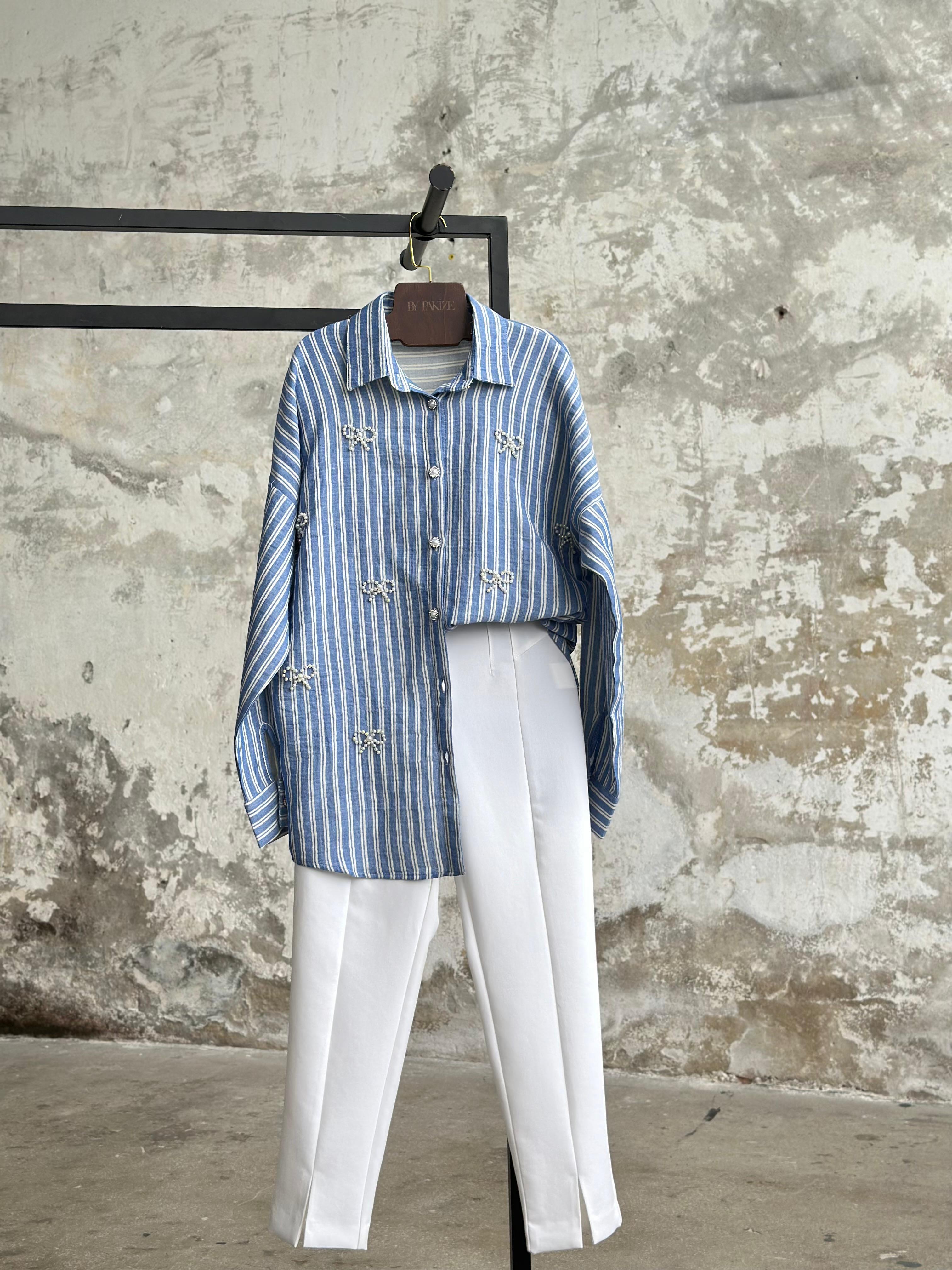 Oversize İnci Fiyonklu Çizgili Gömlek (Mavi)