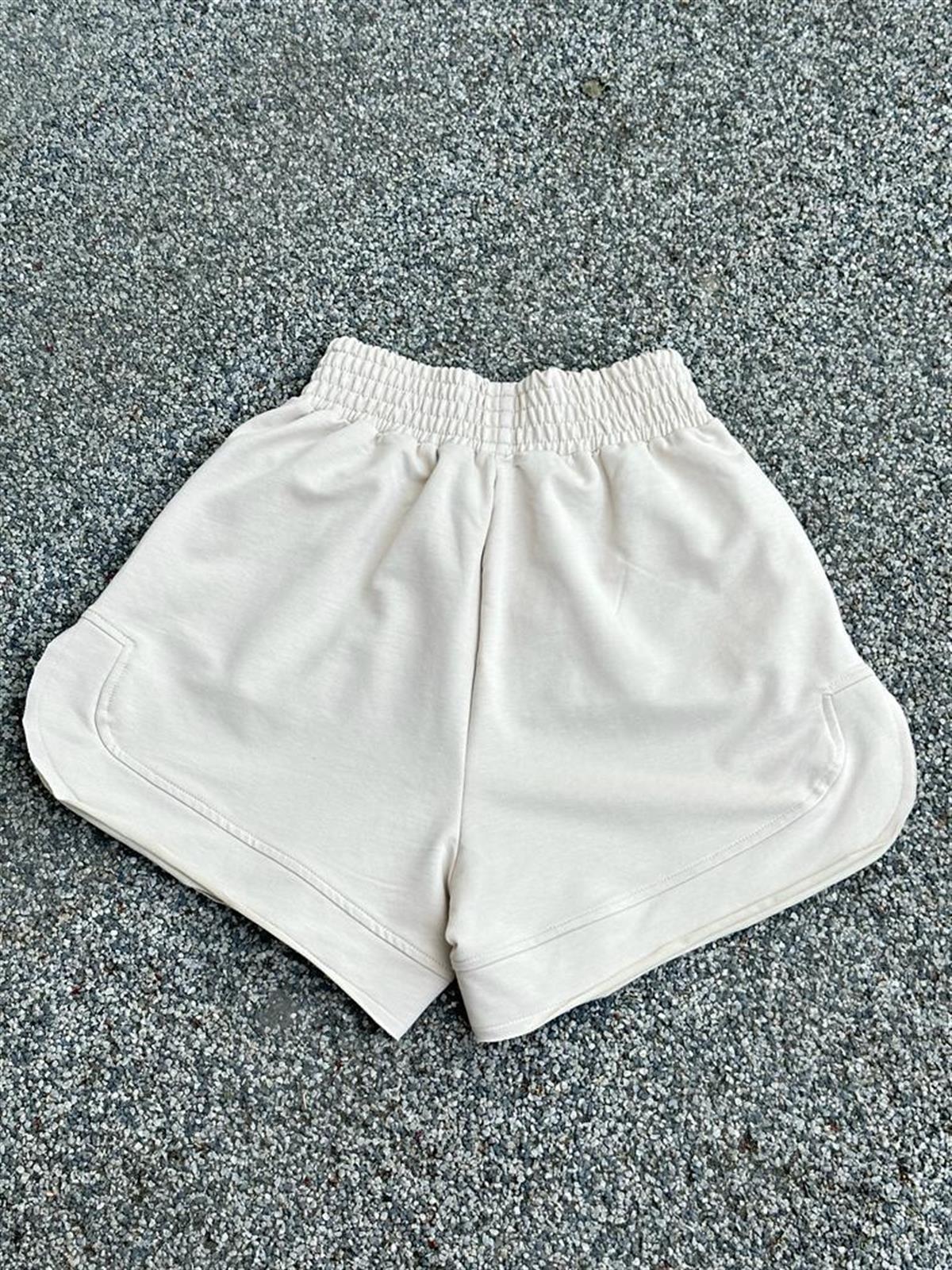 Oysho Model Oval Kesim Relax Fit Şort (Bej)