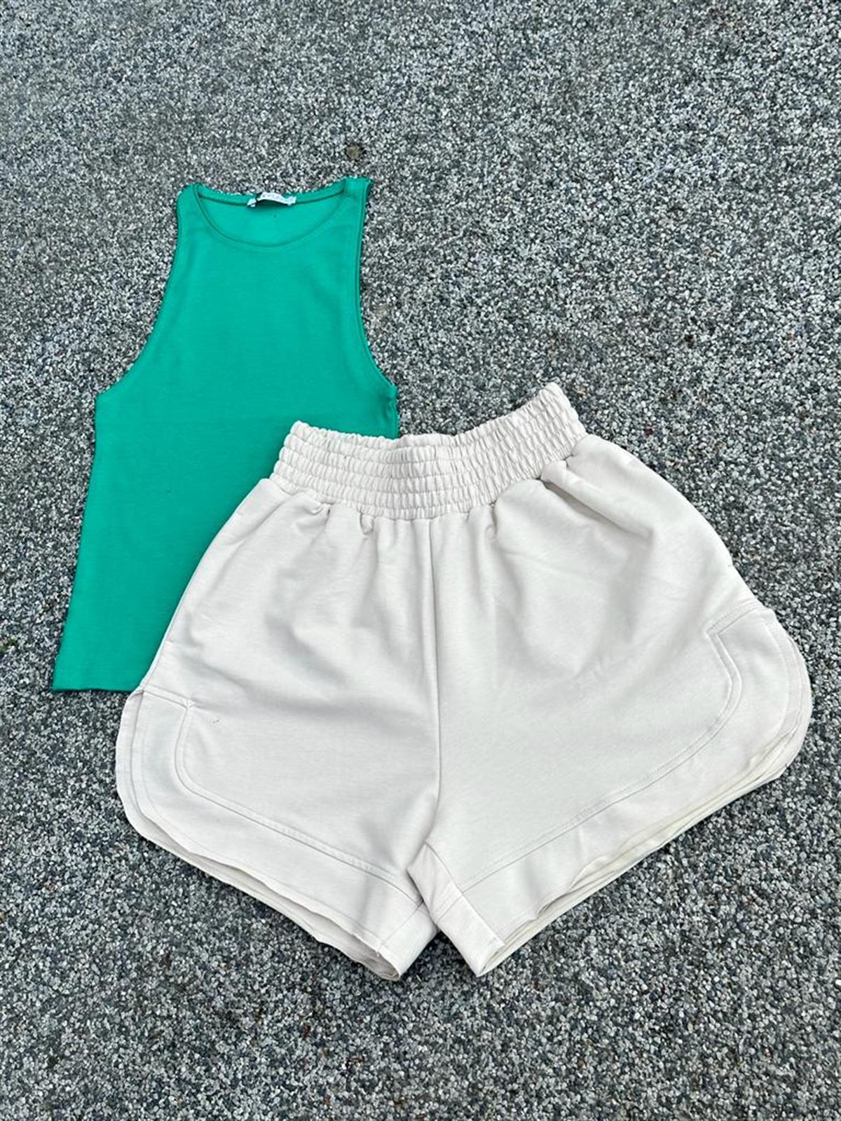 Oysho Model Oval Kesim Relax Fit Şort (Bej)