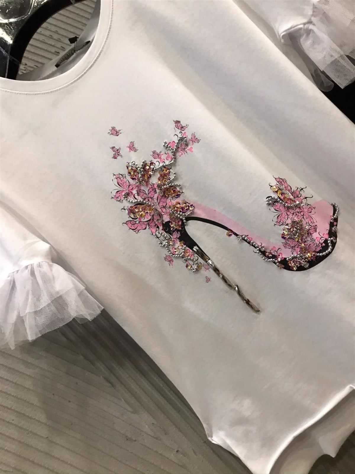 Özel Kristal Taş El İşçilikli Kolları Tül Tshirt (BEYAZ & SİYAH)