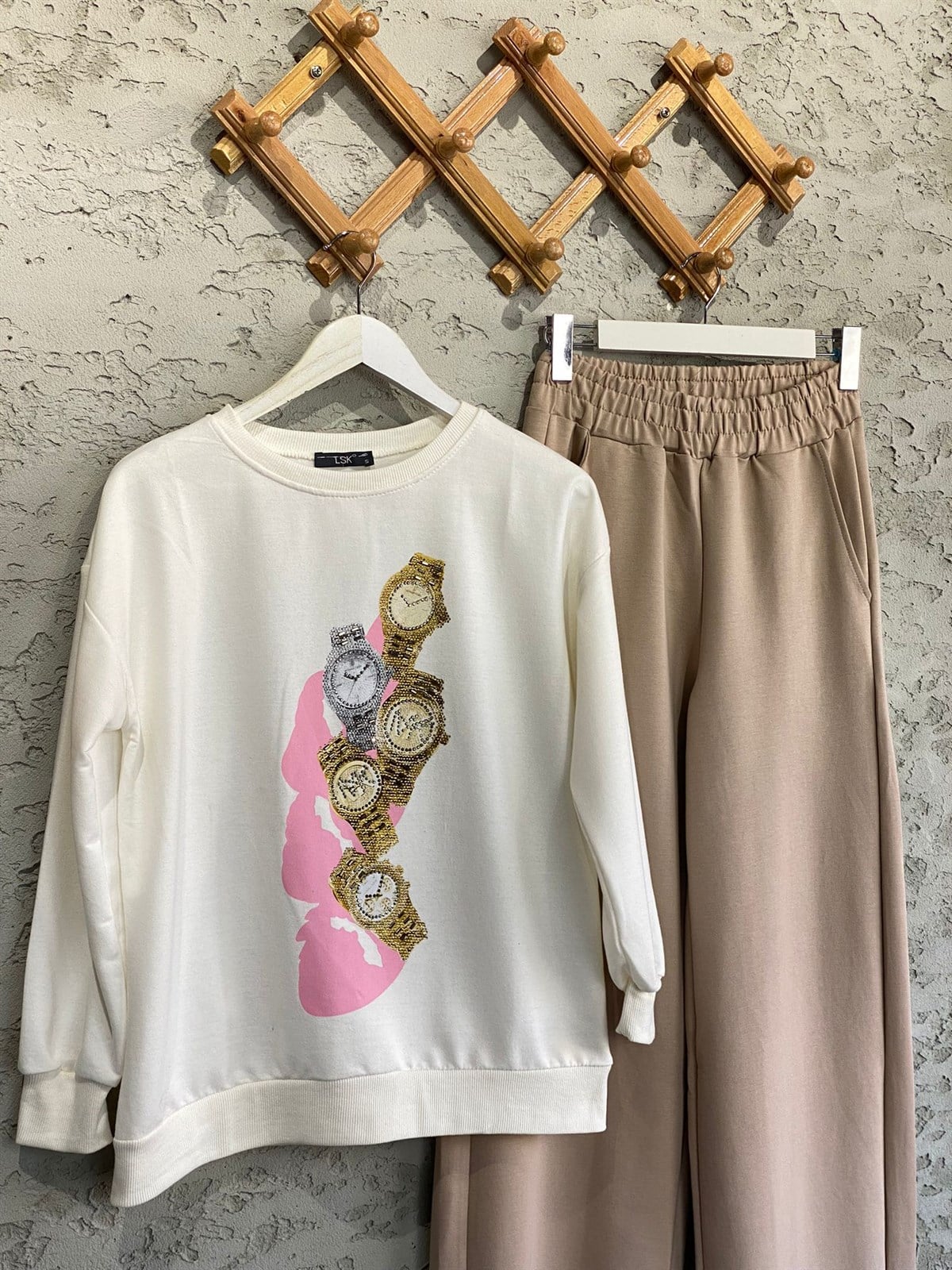 Özel Taşlı Saat Baskılı Sweat (Ekru)
