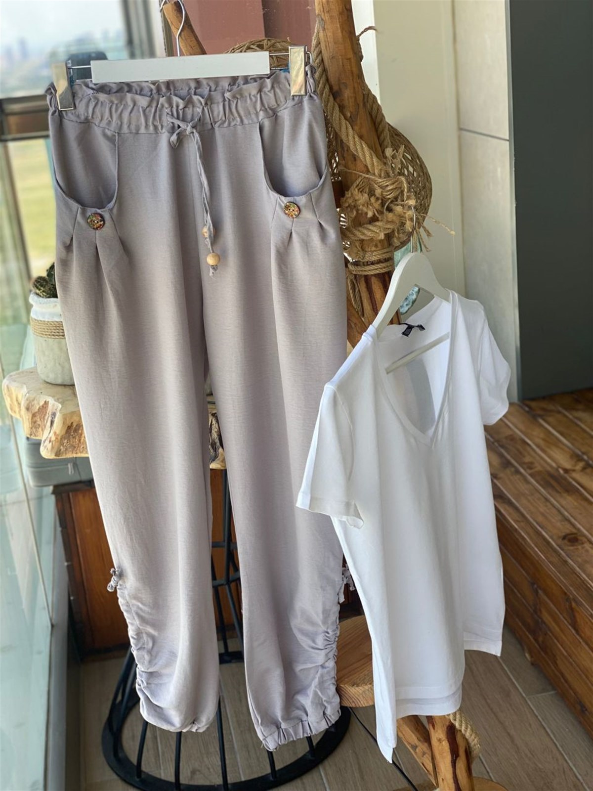 Paçaları Büzgü Detaylı Pantolon (Gri)