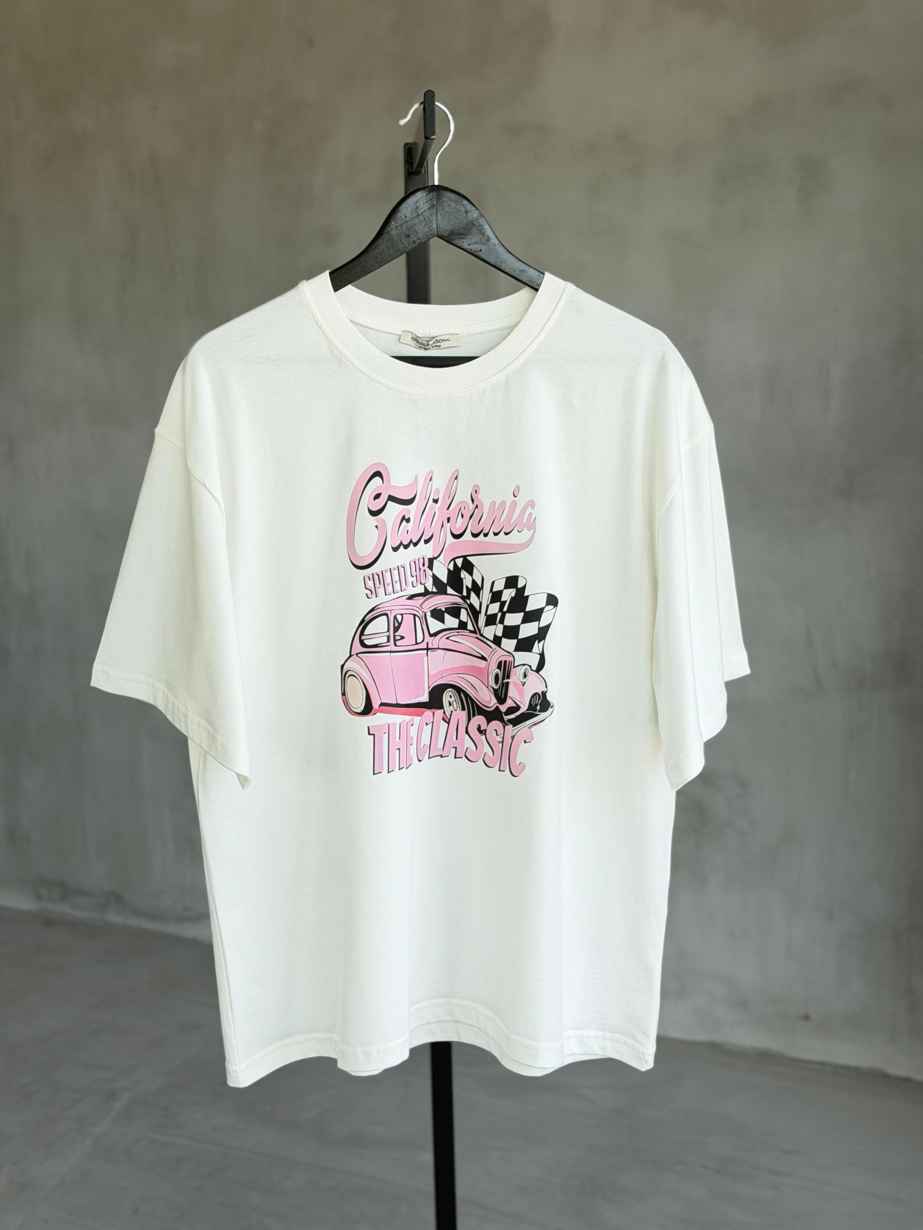 Pembe Araba Baskılı Oversize Dokuma Tişört (Beyaz)