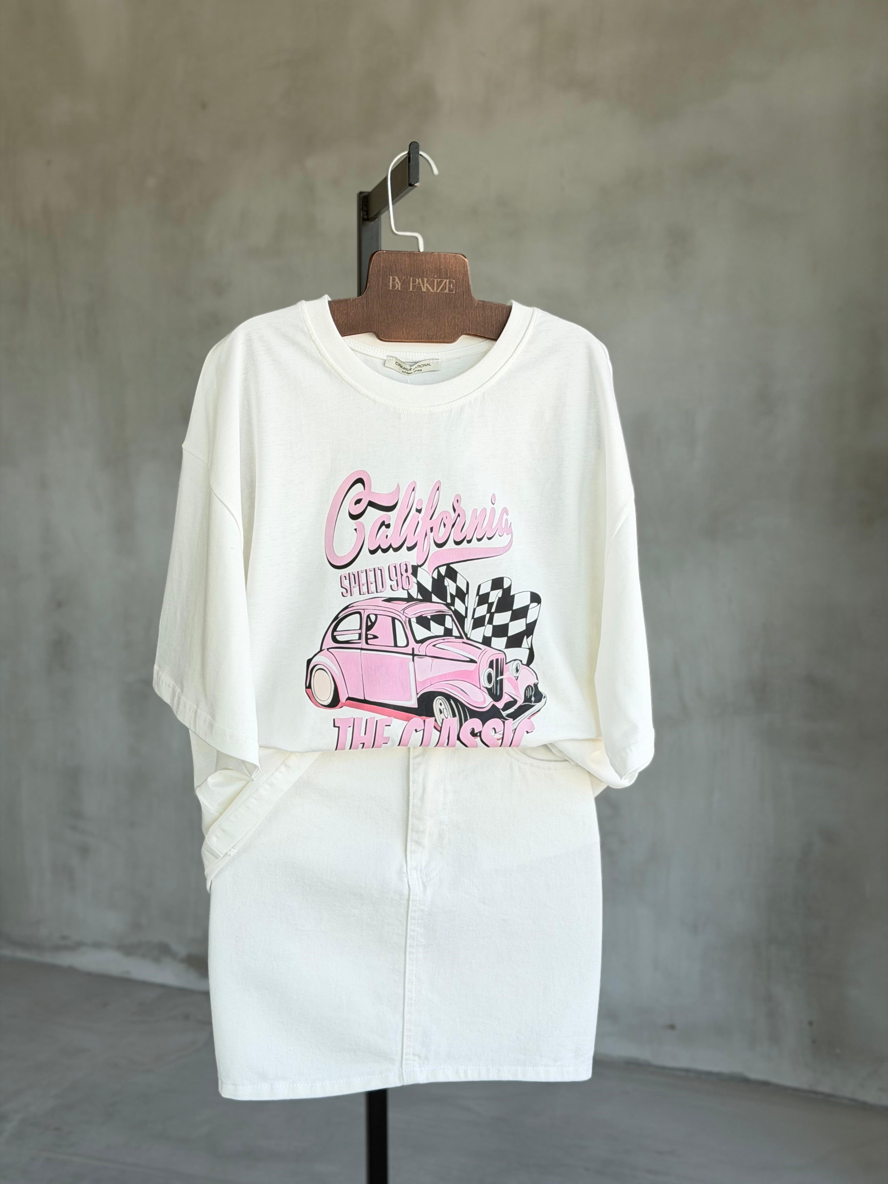 Pembe Araba Baskılı Oversize Dokuma Tişört (Beyaz)
