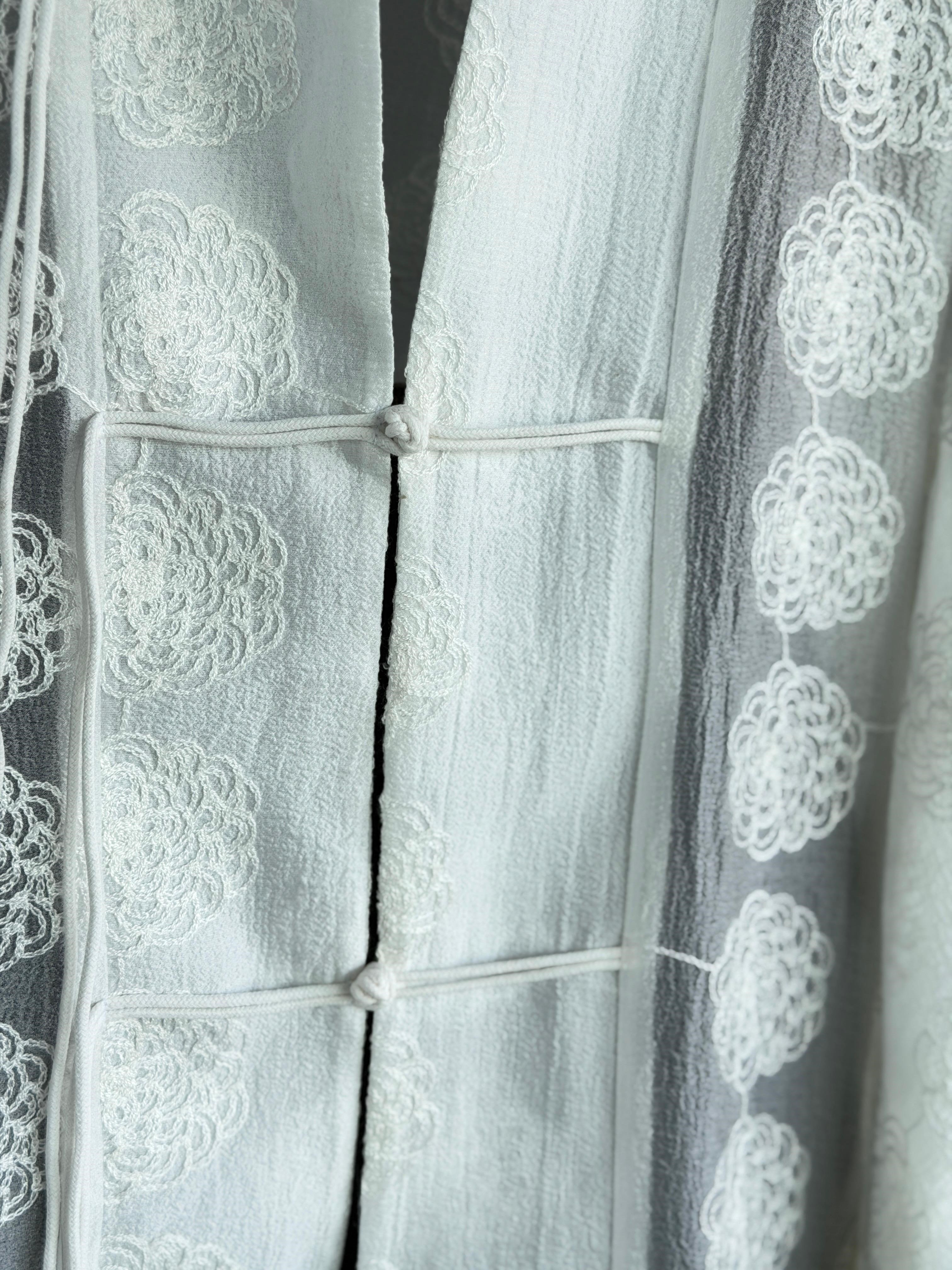 Premium Brode Kumaş Bağlama Detaylı Kimono Gömlek (Beyaz)