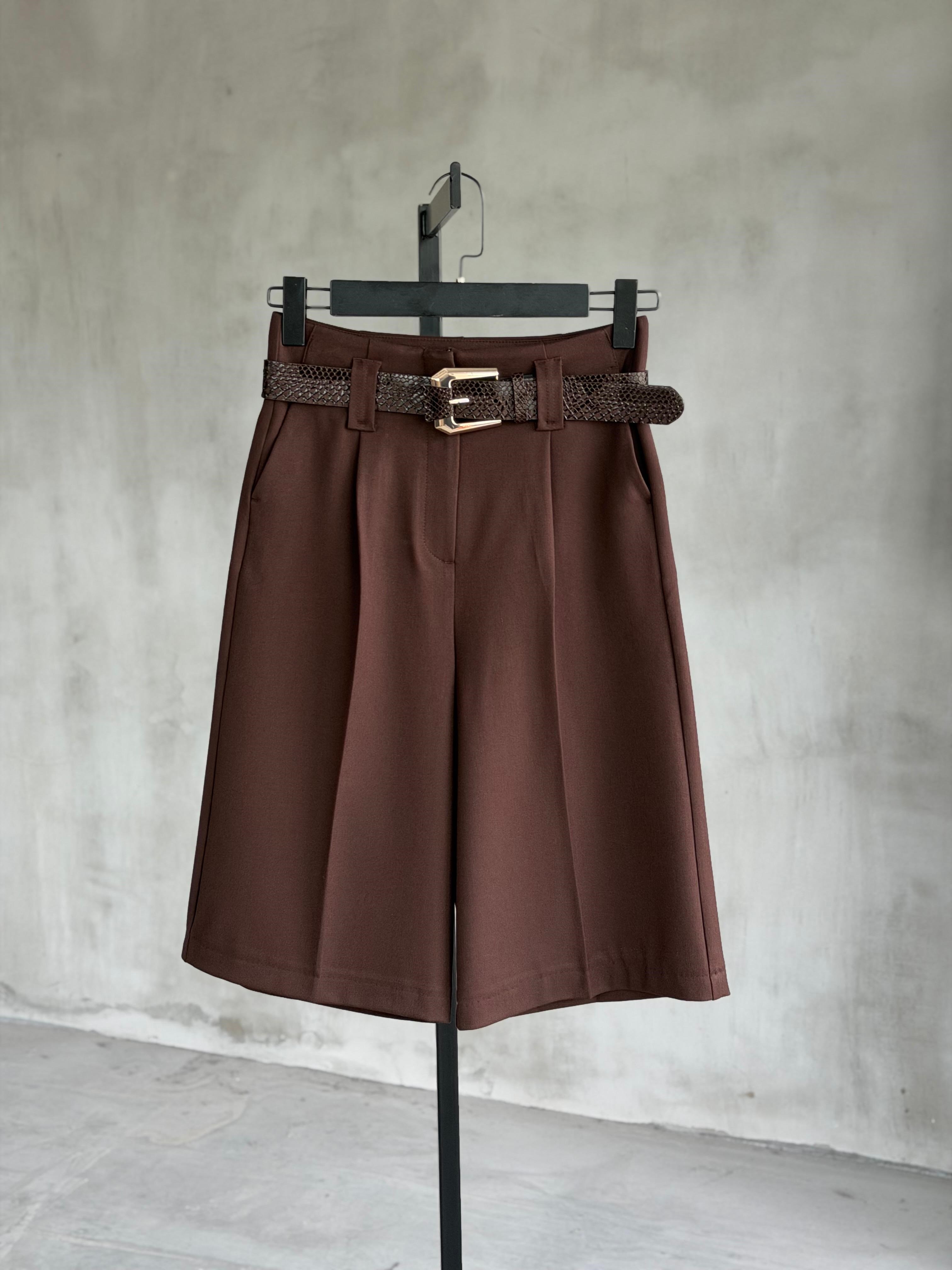 Premium Kemerli Bermuda Pantolon (Kahve)