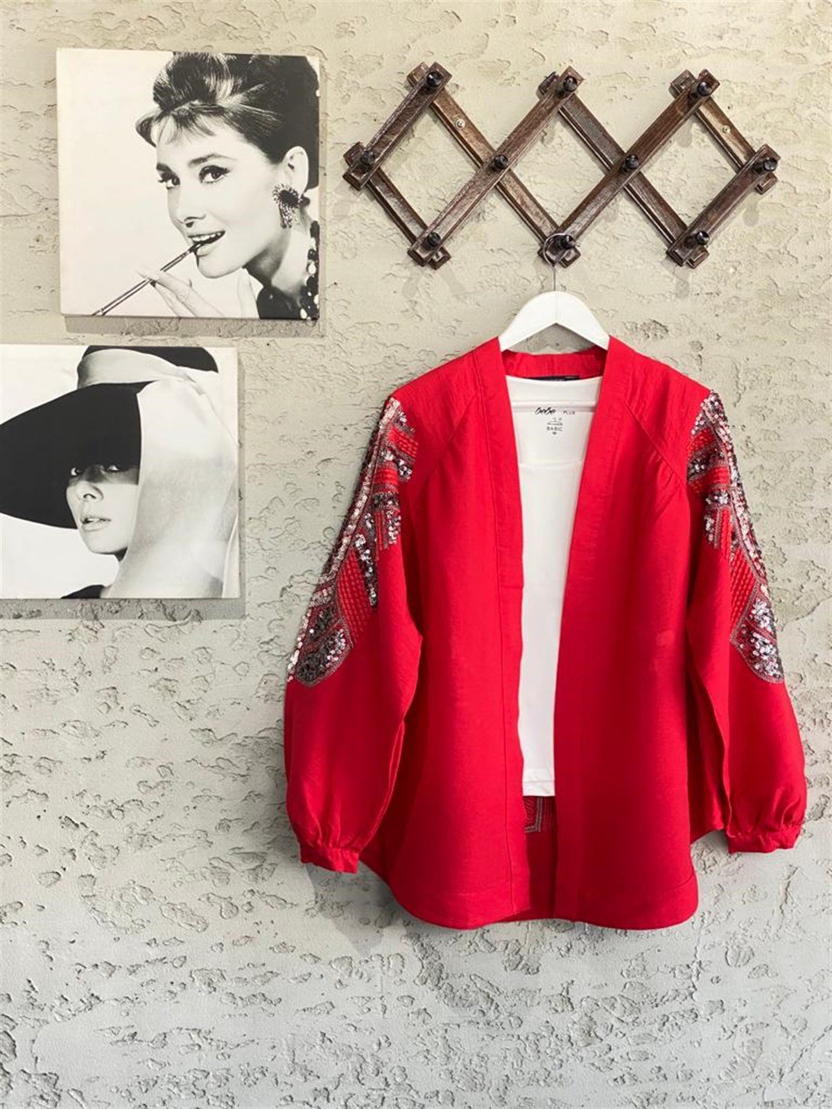 Pul Payet İşlemeli Kırmızı Keten Kimono