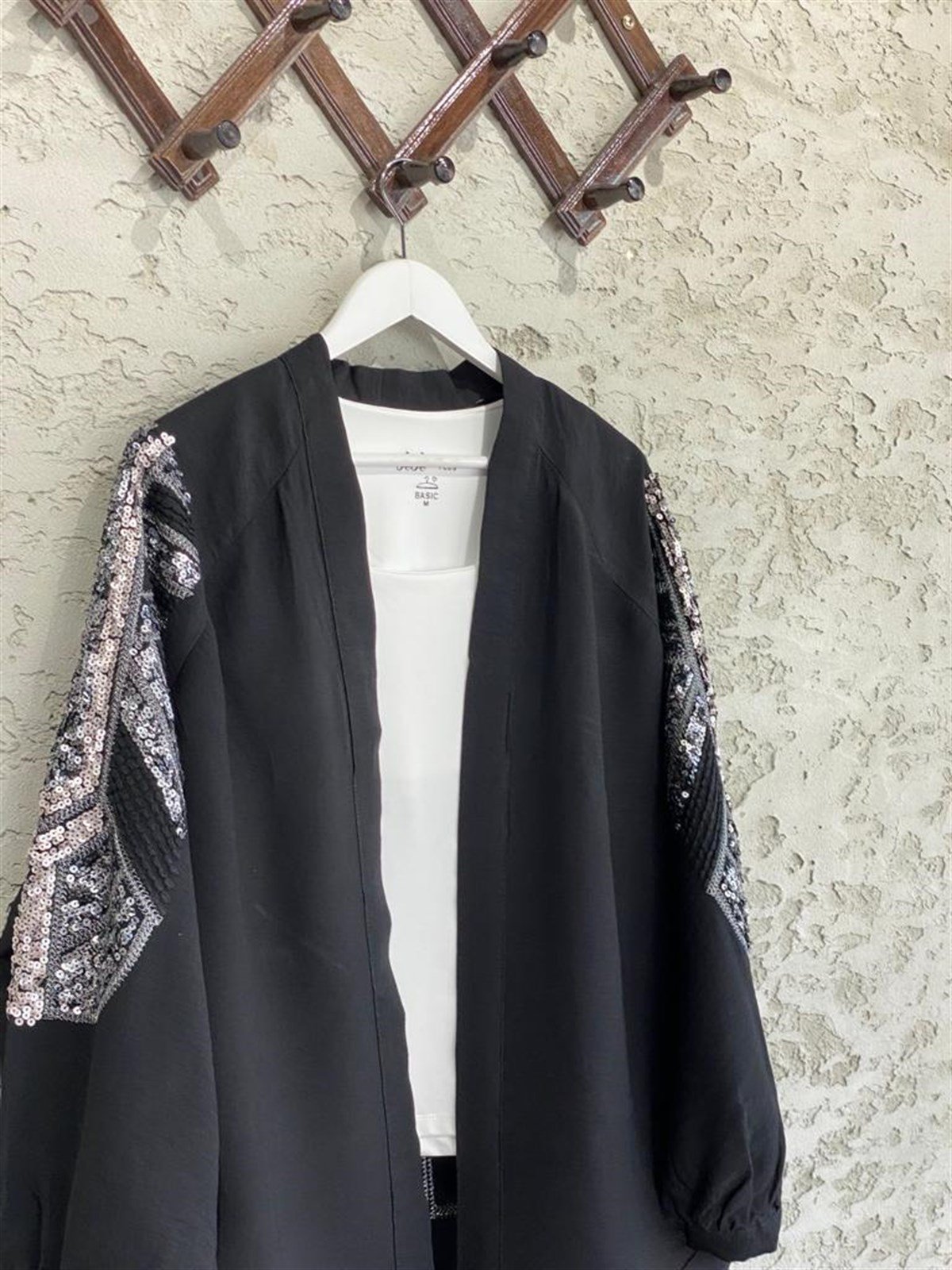Pul Payet İşlemeli Siyah Keten Kimono