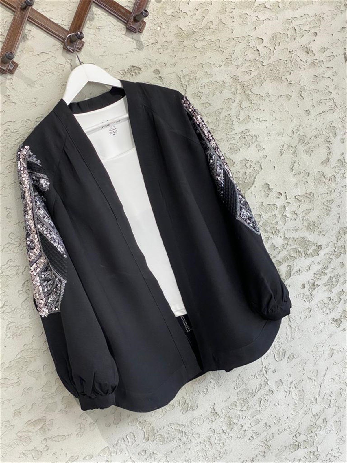 Pul Payet İşlemeli Siyah Keten Kimono