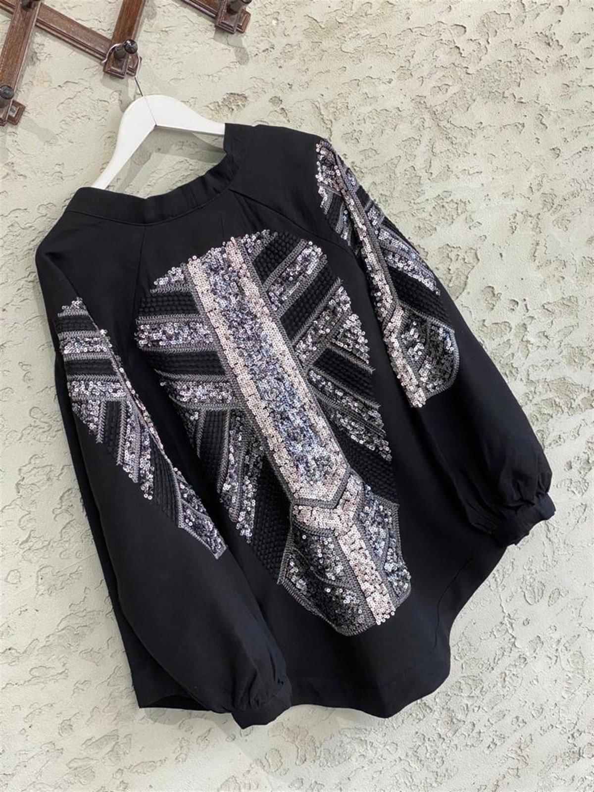 Pul Payet İşlemeli Siyah Keten Kimono