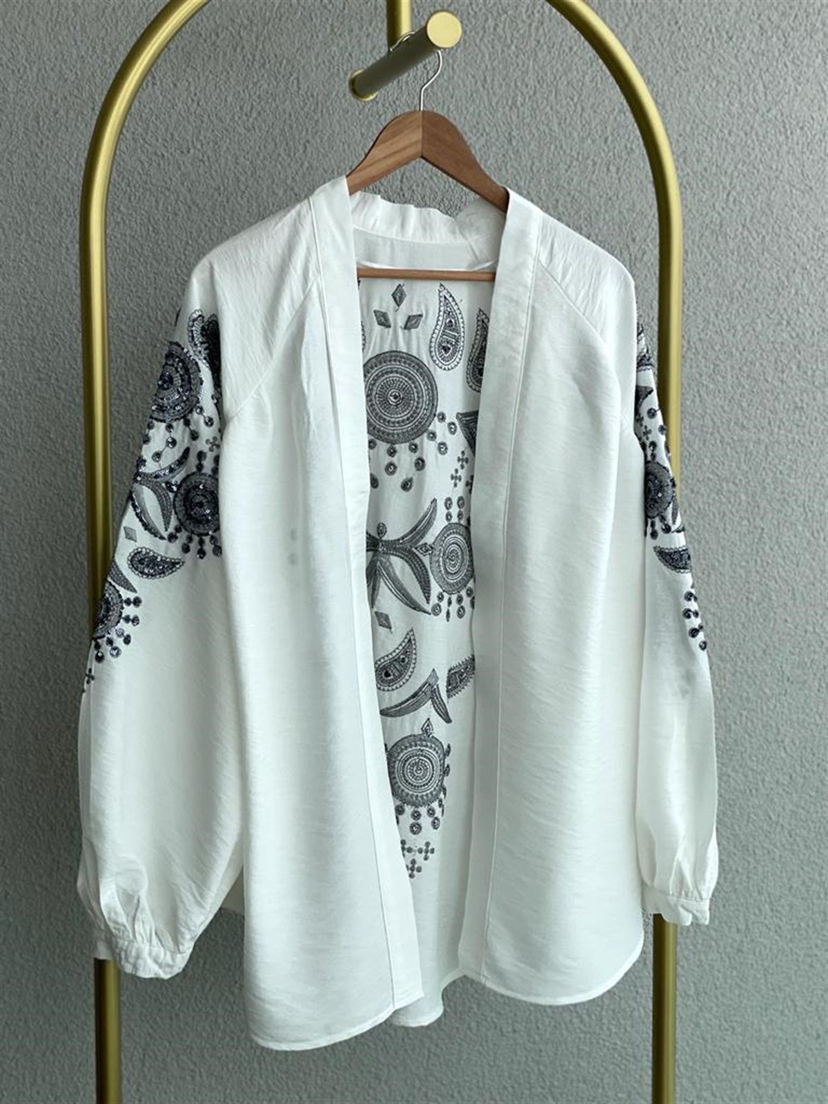 Pul Payet İşlemeli Tasarım Model Kimono (Beyaz)
