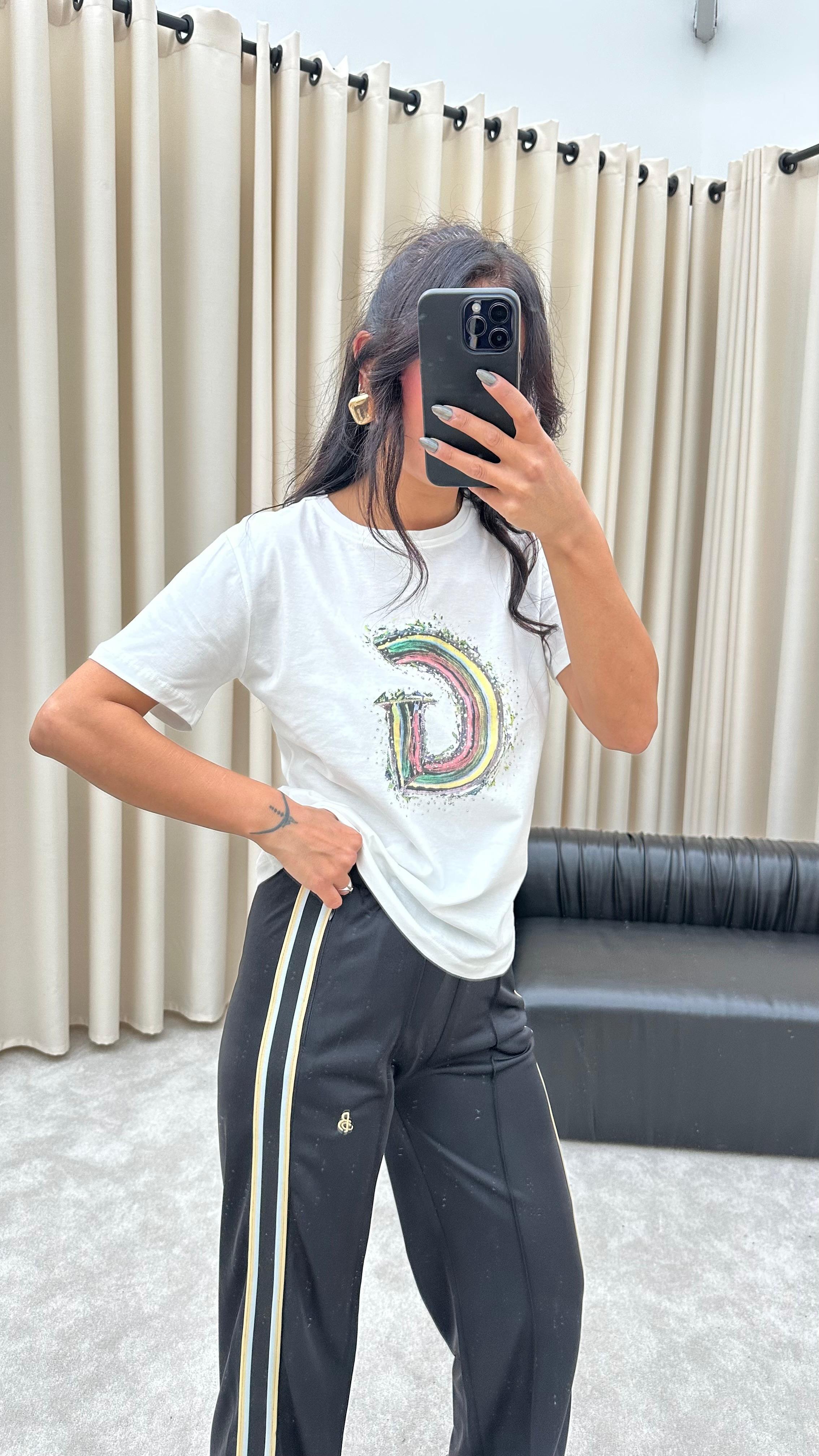 Renkli Harf Baskılı Tişört (Beyaz)