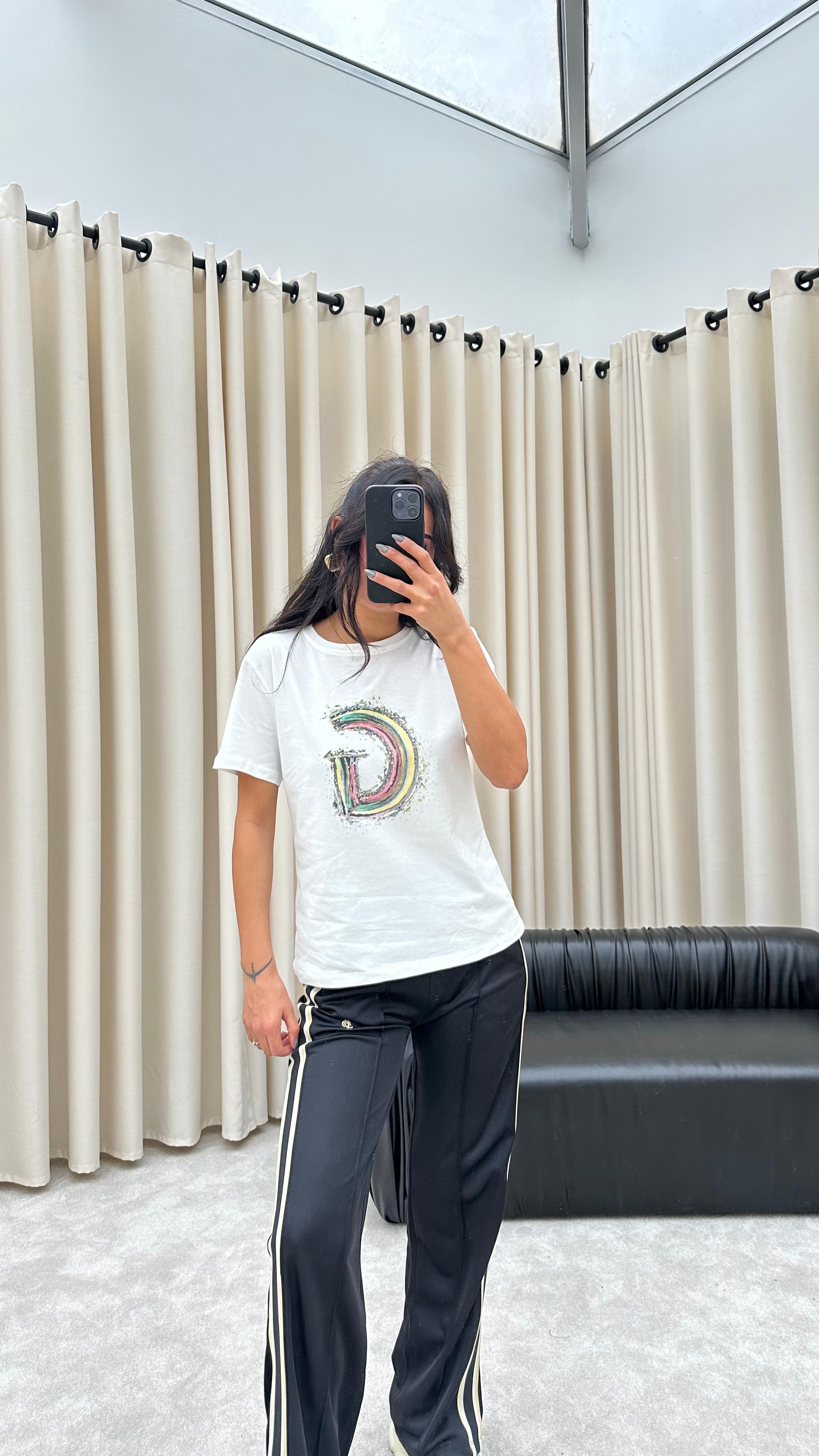 Renkli Harf Baskılı Tişört (Beyaz)