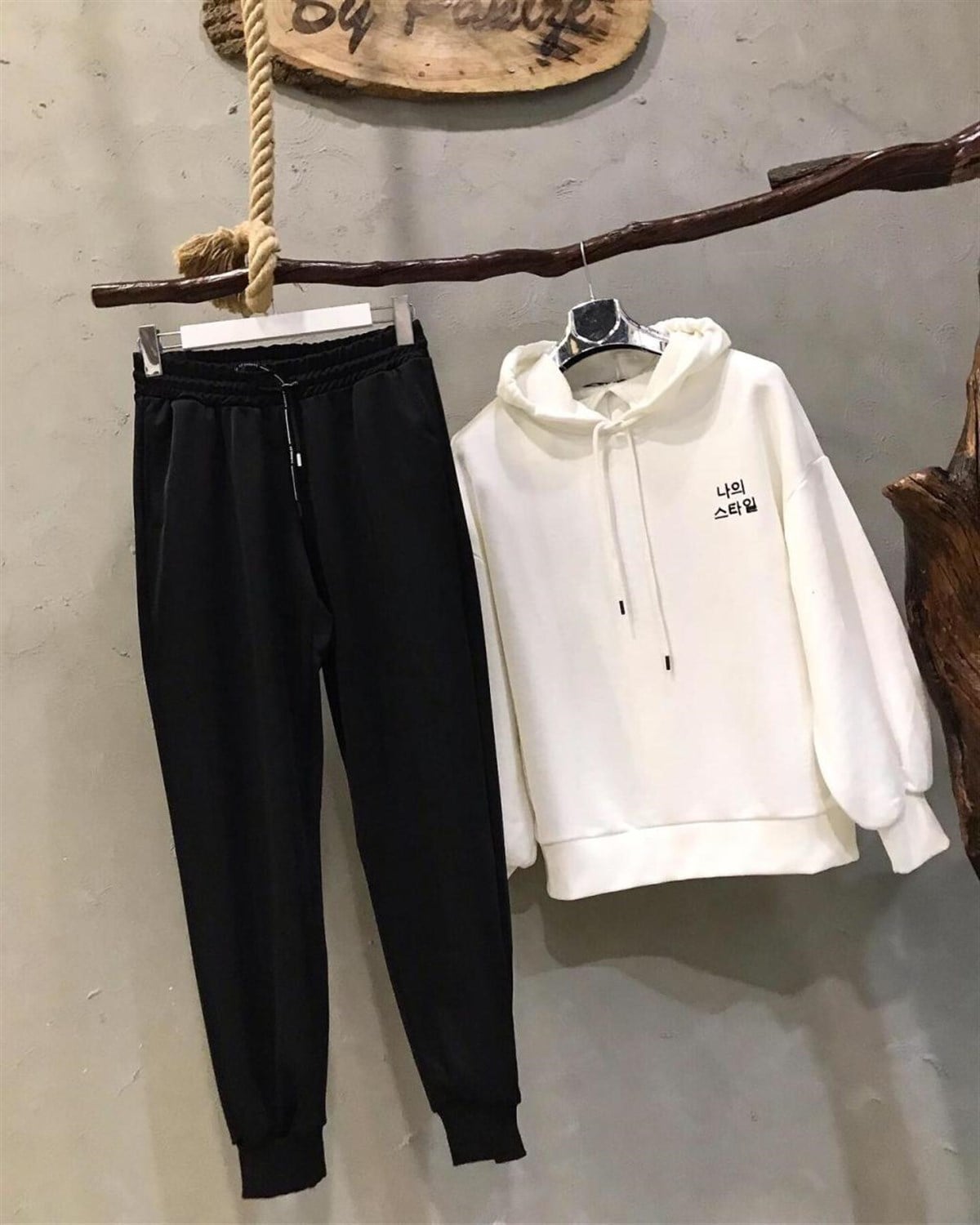Sırt Detaylı Kapşonlu Sweatshirt (BEYAZ)