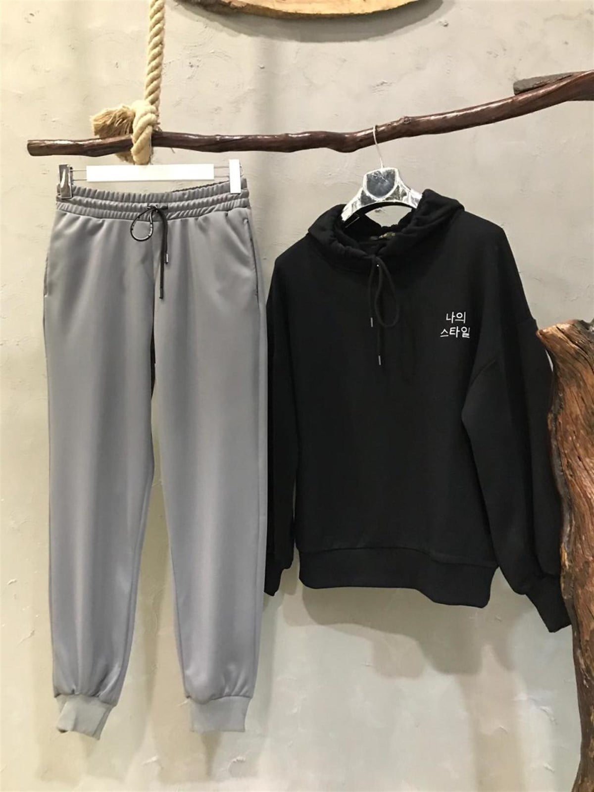 Sırt Detaylı Kapşonlu Sweatshirt (SİYAH)