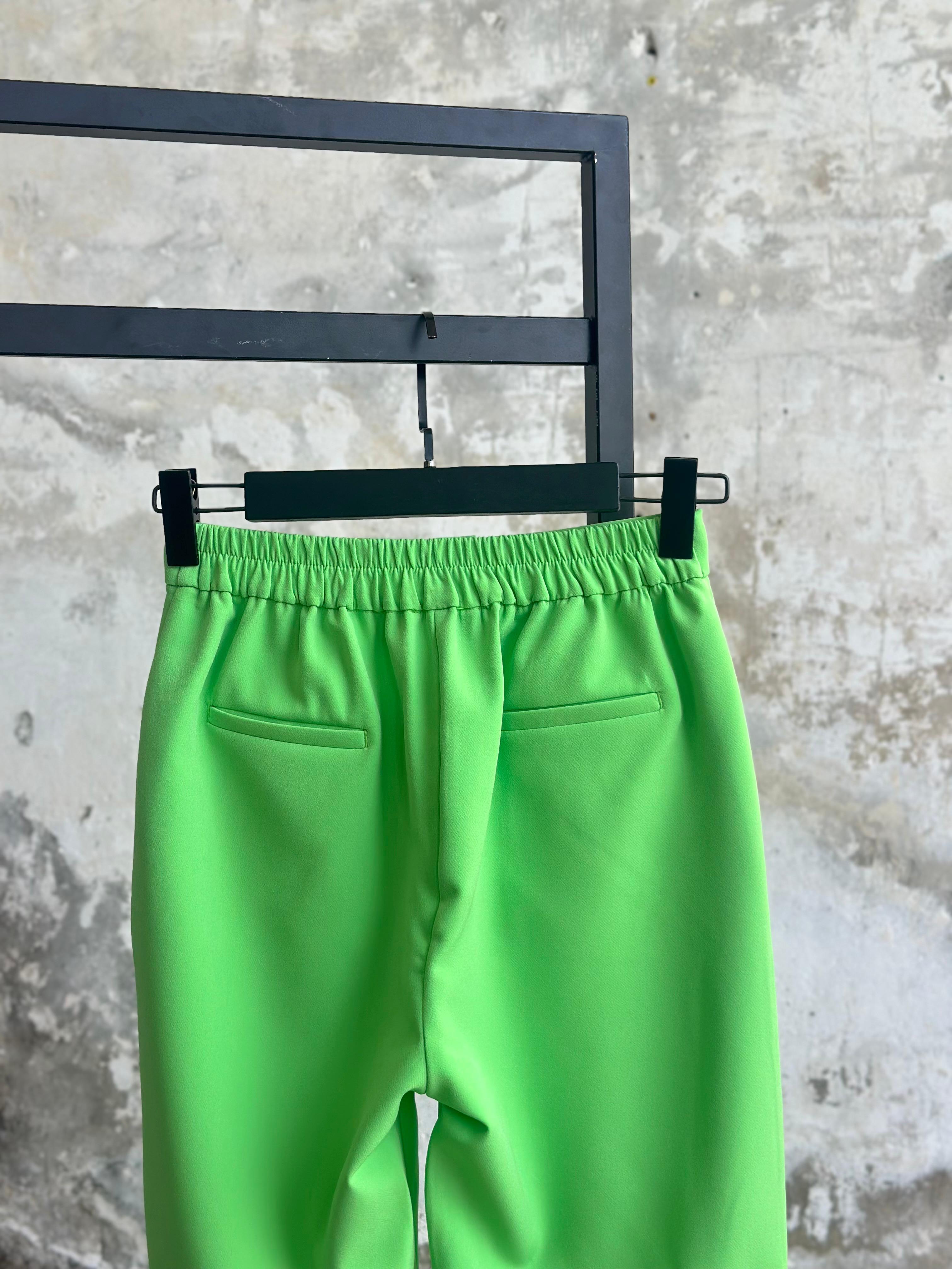 Sırt Lastik Detaylı Havuç Model Pantolon (Yeşil)