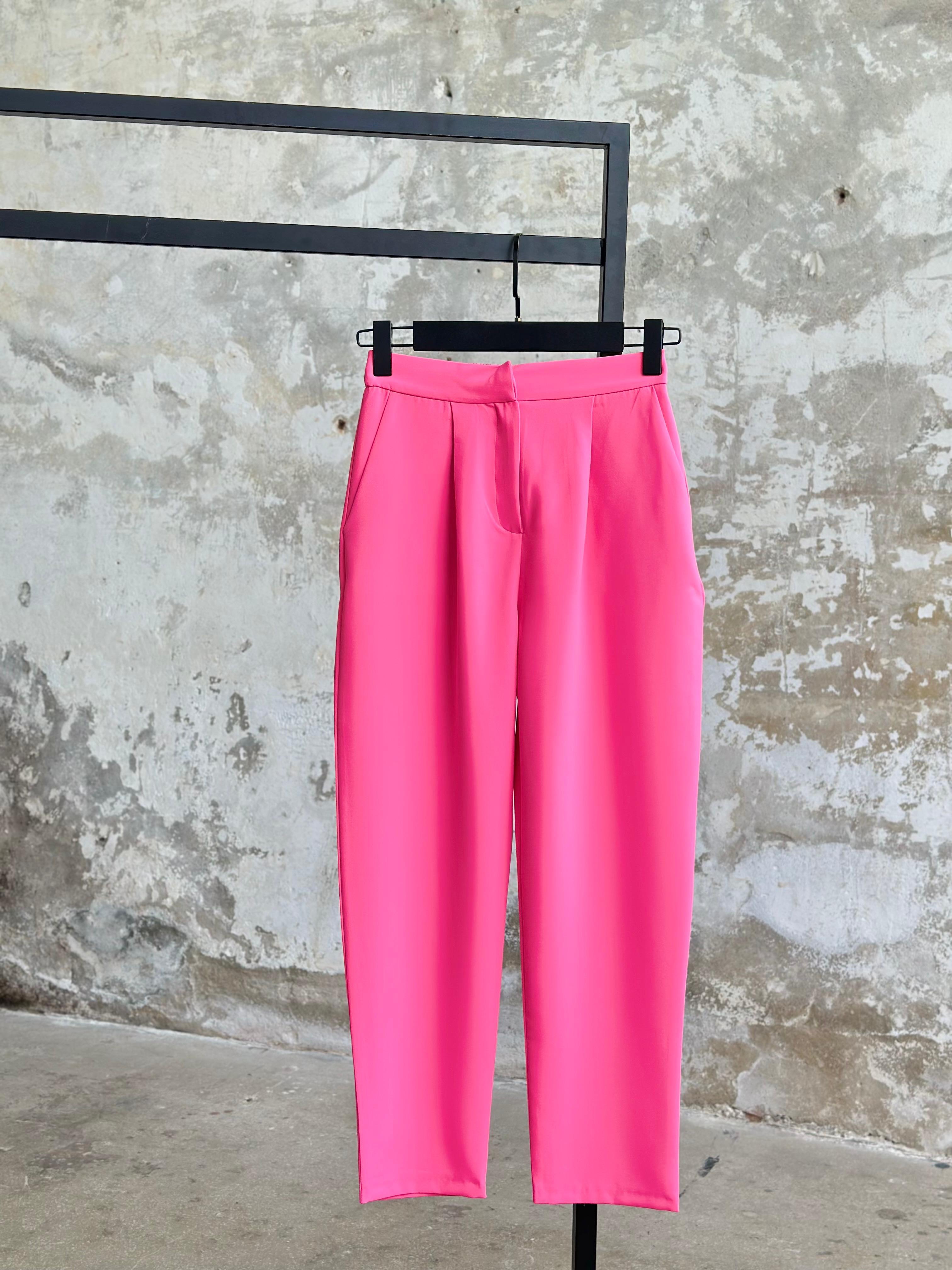 Sırt Lastik Detaylı Havuç Model Pantolon (Pembe)