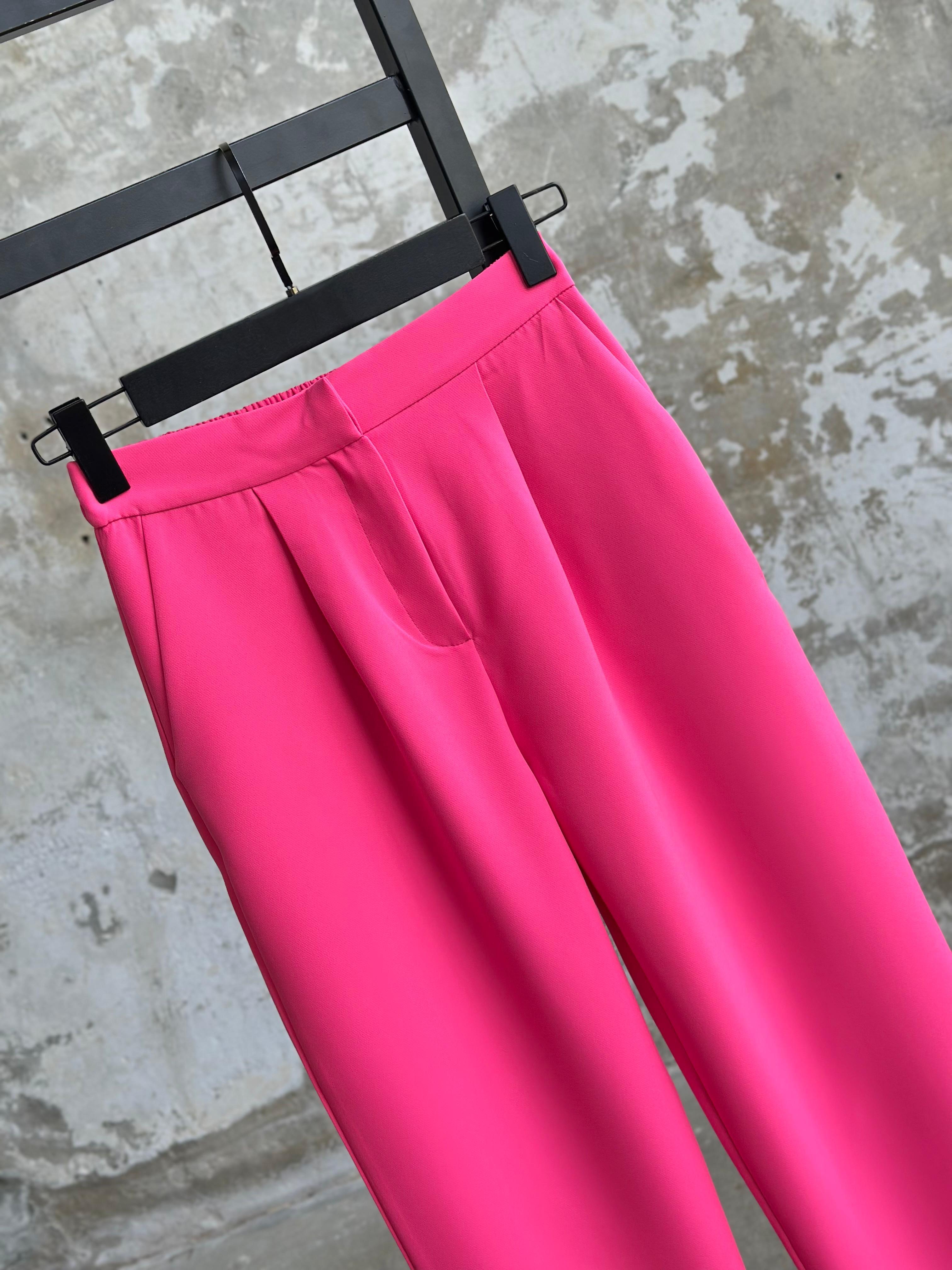 Sırt Lastik Detaylı Havuç Model Pantolon (Pembe)