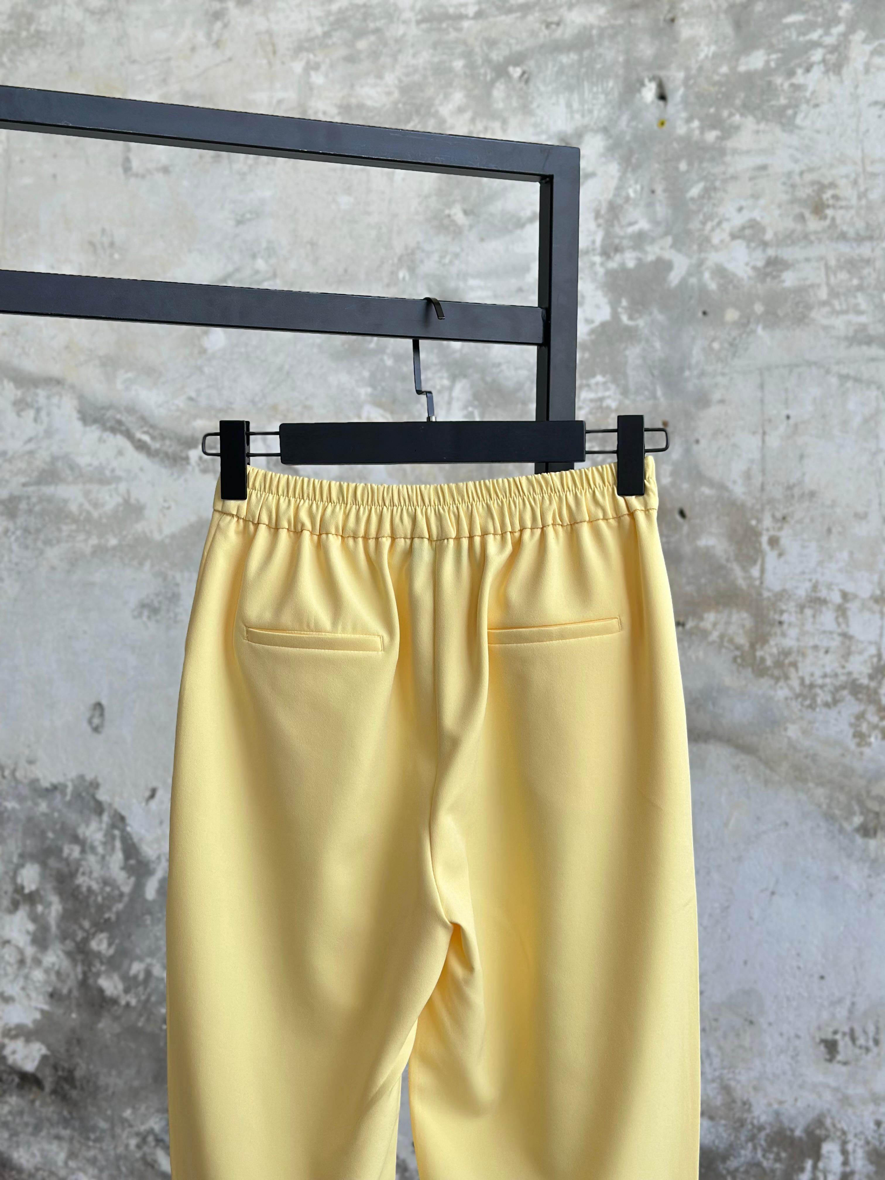 Sırt Lastik Detaylı Havuç Model Pantolon (Sarı)