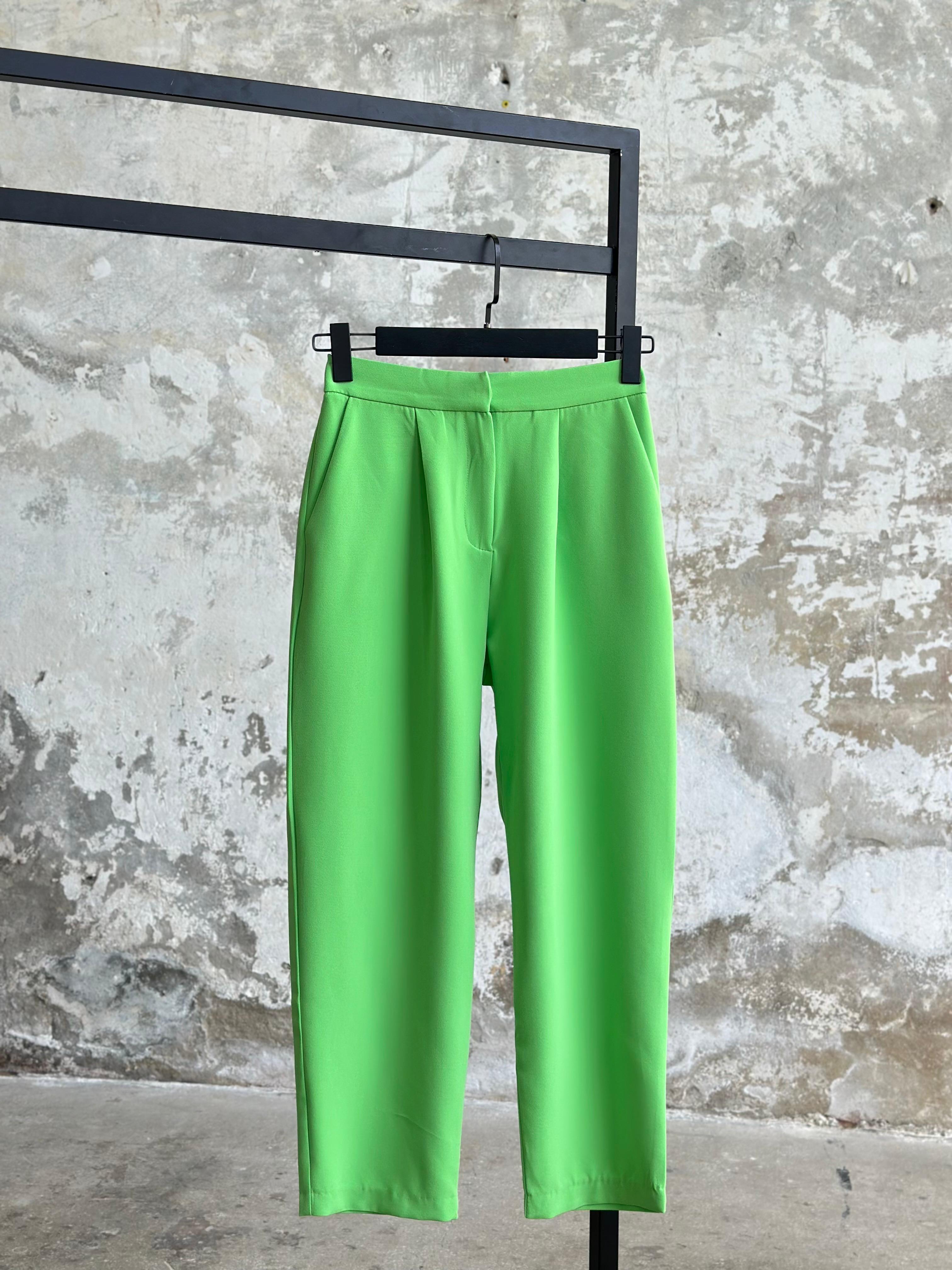 Sırt Lastik Detaylı Havuç Model Pantolon (Yeşil)