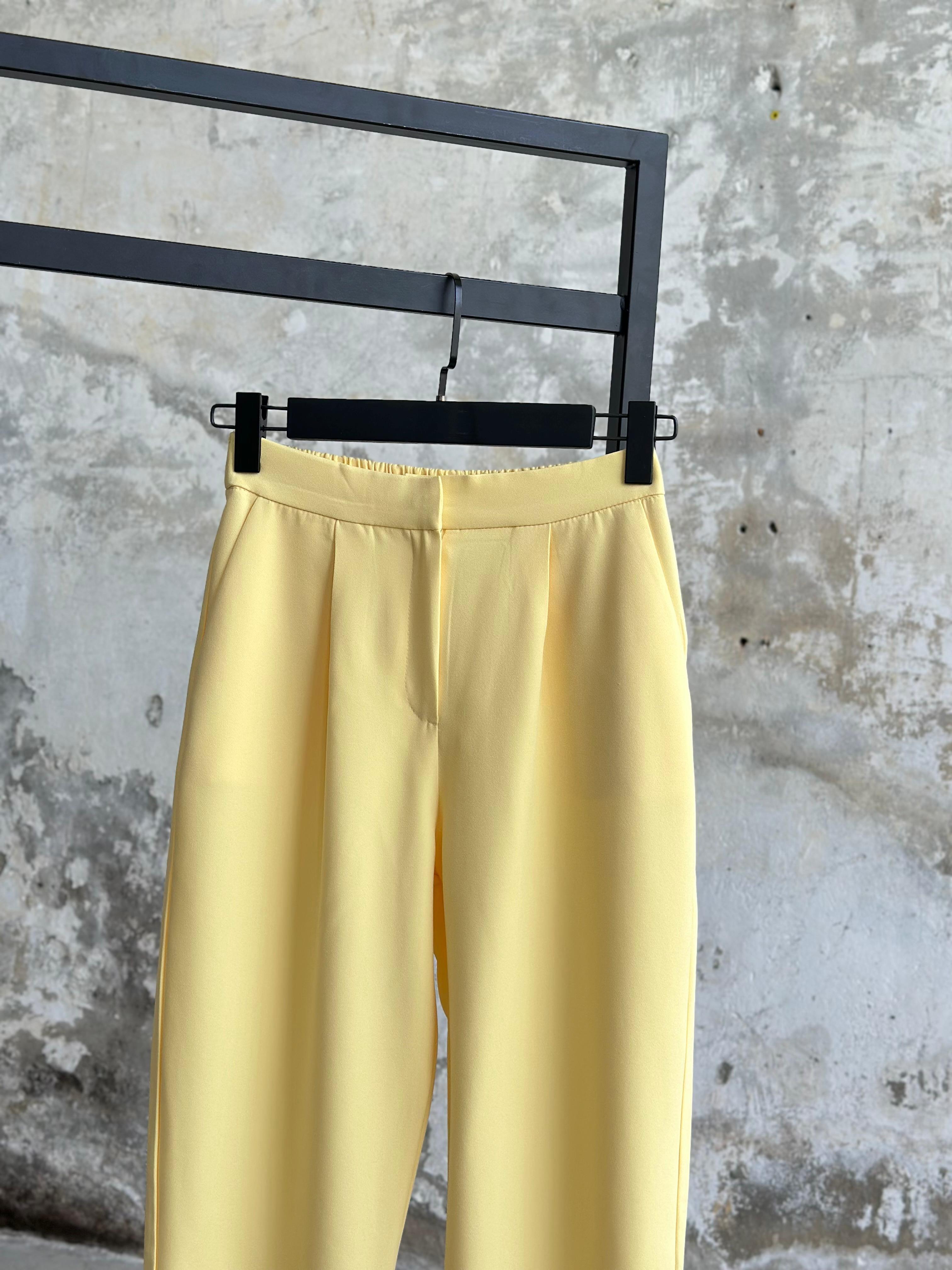 Sırt Lastik Detaylı Havuç Model Pantolon (Sarı)