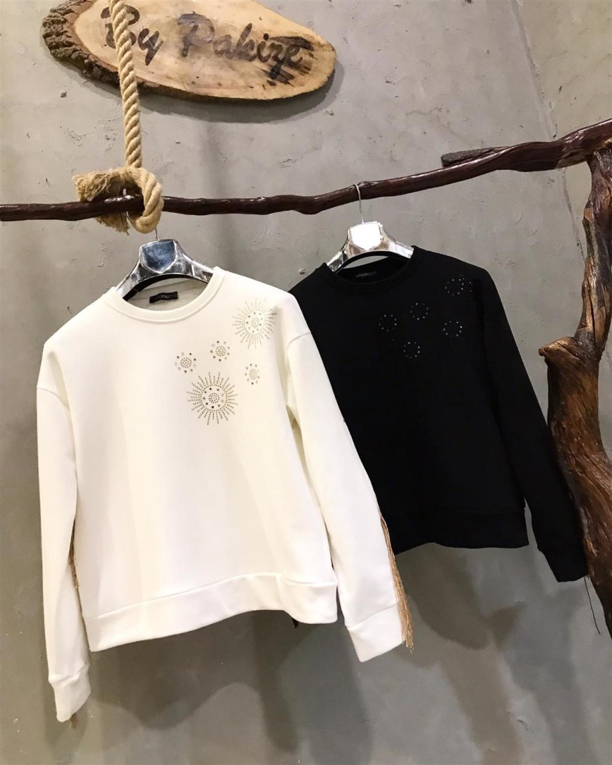 Sırtı Püskül Detaylı Sweatshirt (SİYAH&BEYAZ)