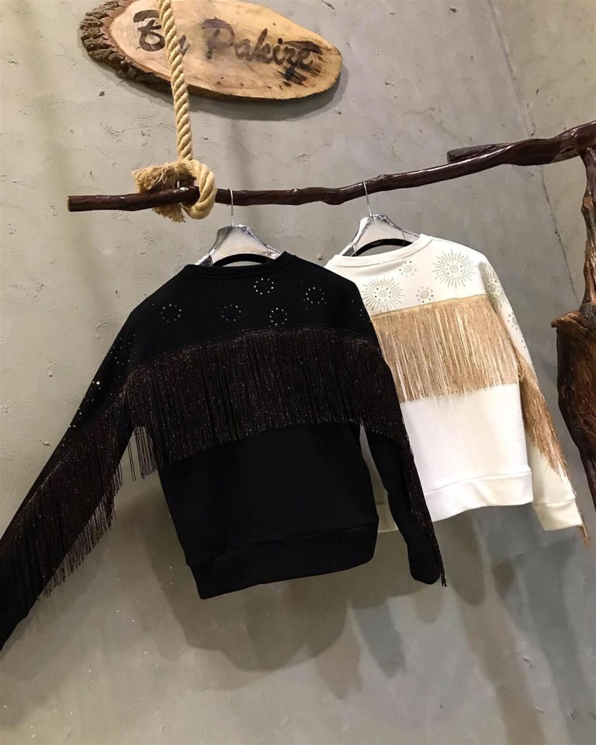 Sırtı Püskül Detaylı Sweatshirt (SİYAH&BEYAZ)