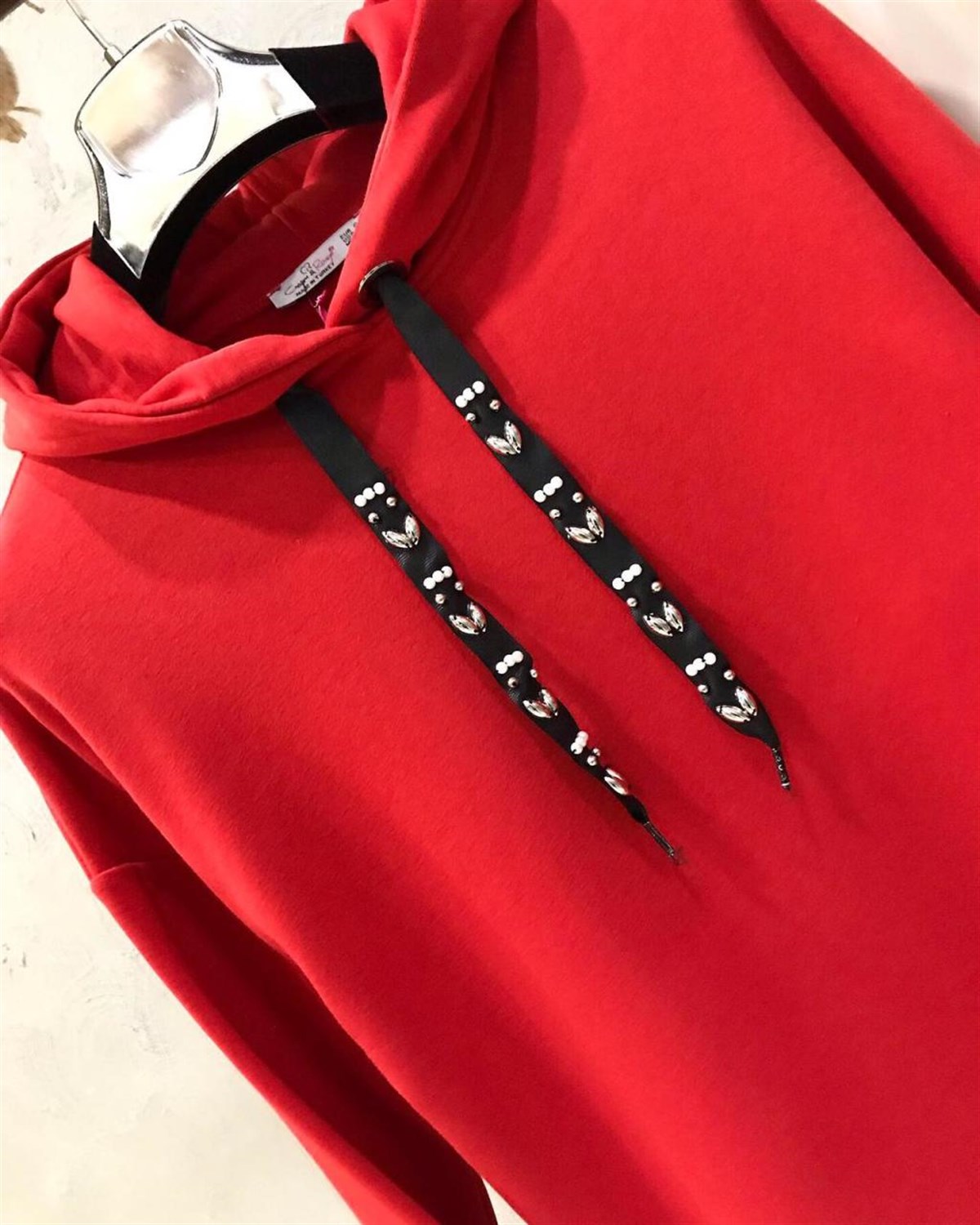 Taş Detaylı Kapşonlu Sweatshirt (KIRMIZI)