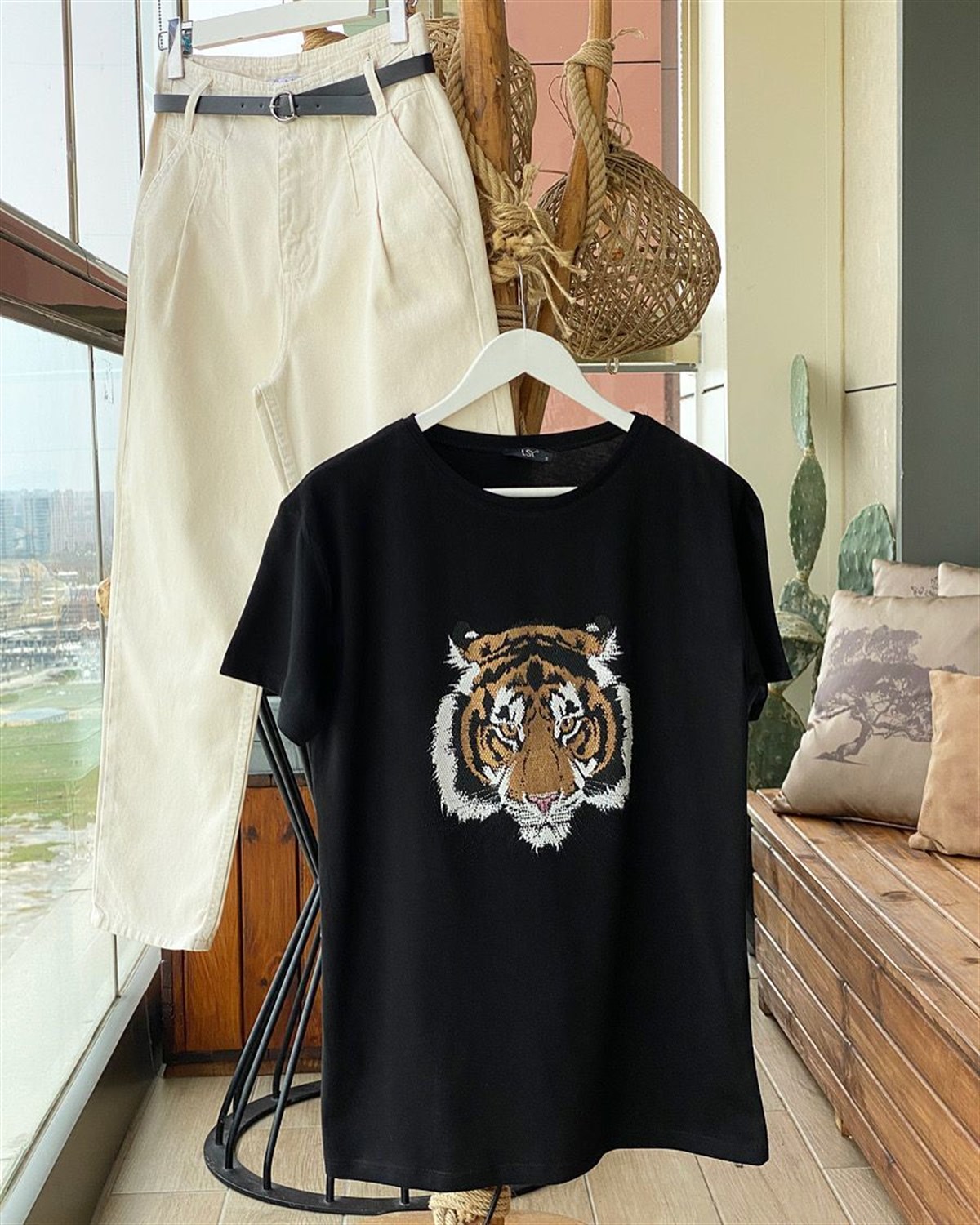 Taş İşlemeli Kaplan Baskılı Tshirt  (Siyah)