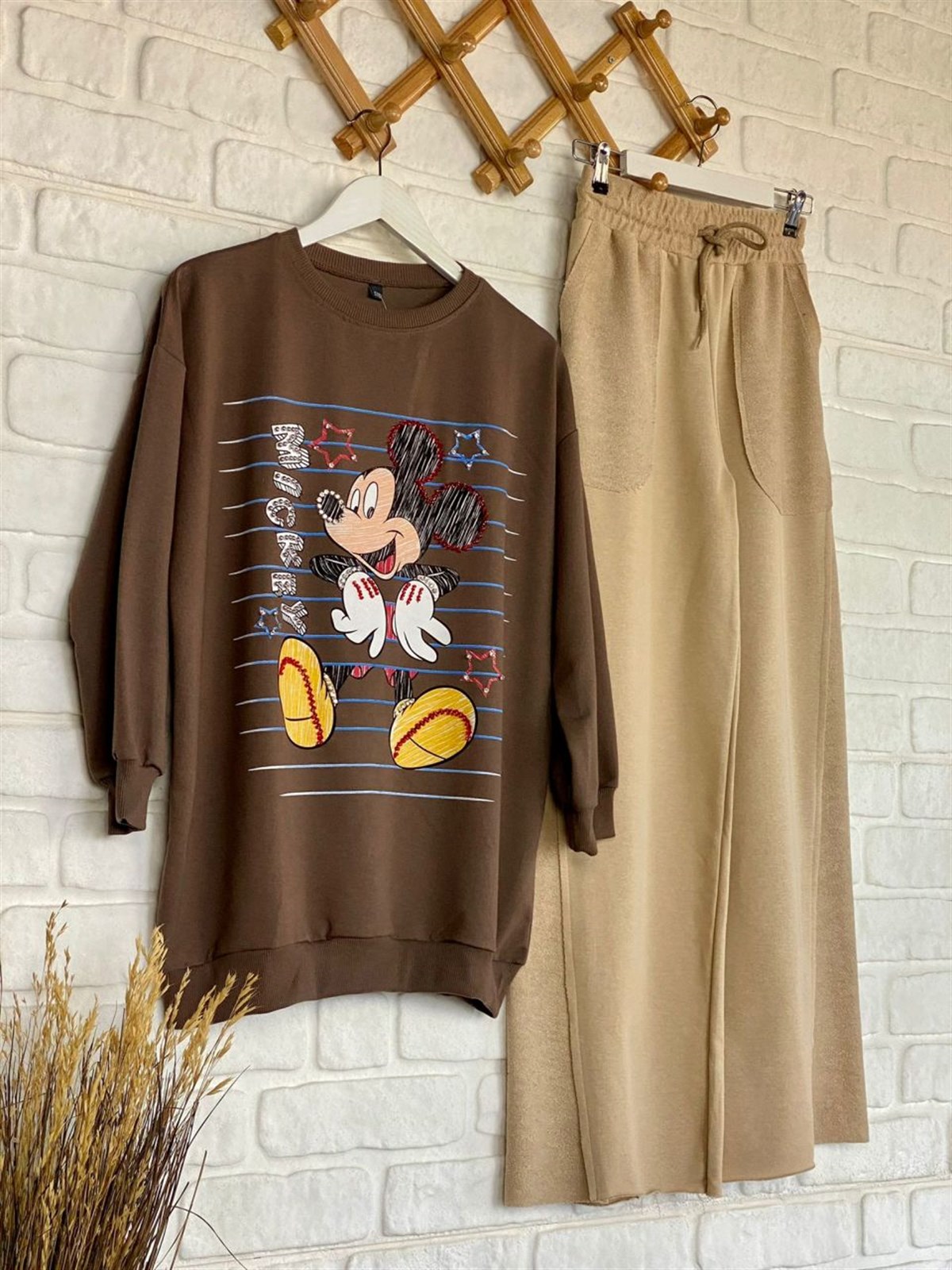 Taş İşlemeli Mickey Baskılı Tunik Sweat (Kahve)