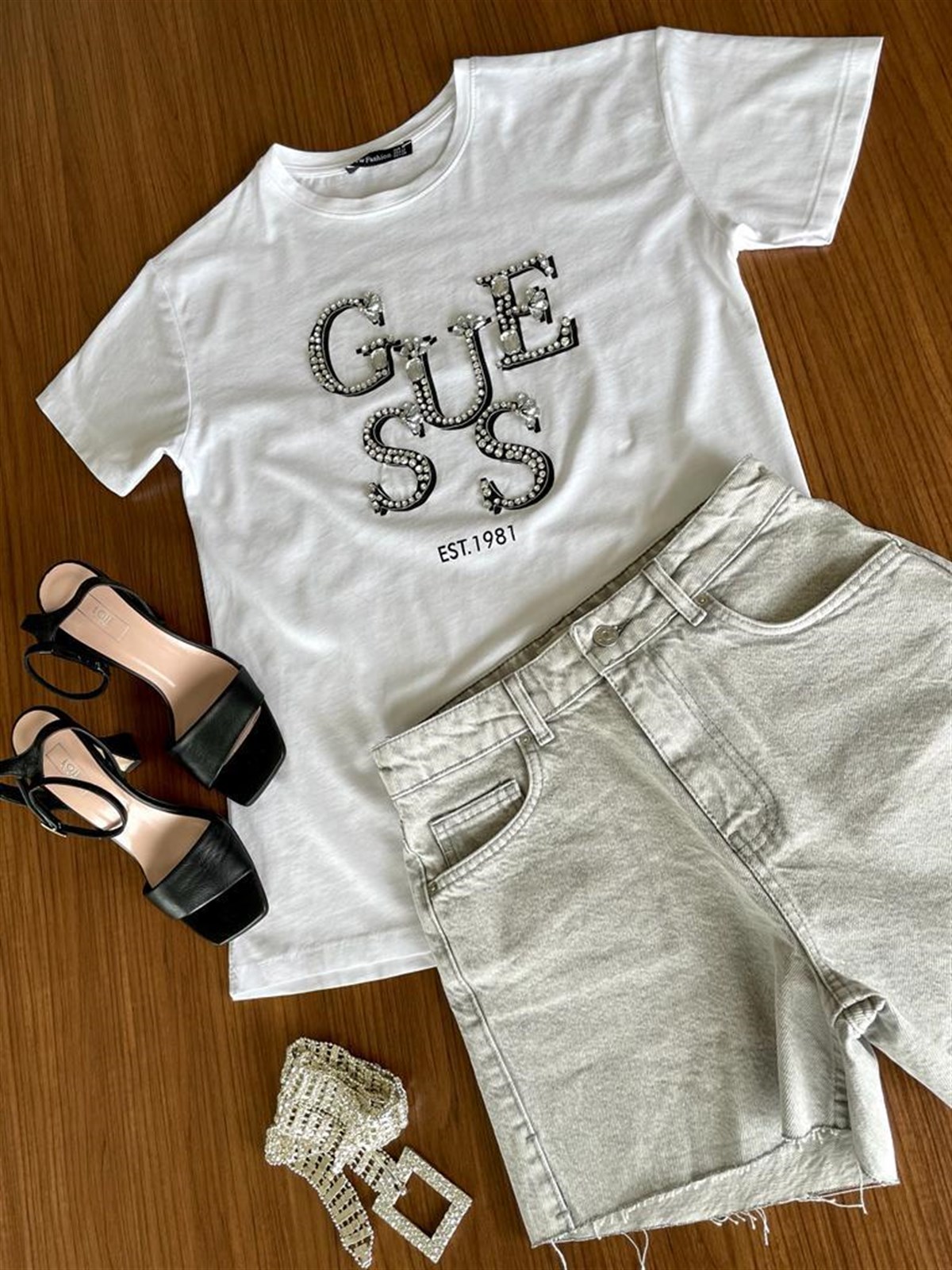 Taş İşlemeli Yazı Detaylı Tshirt (Beyaz)