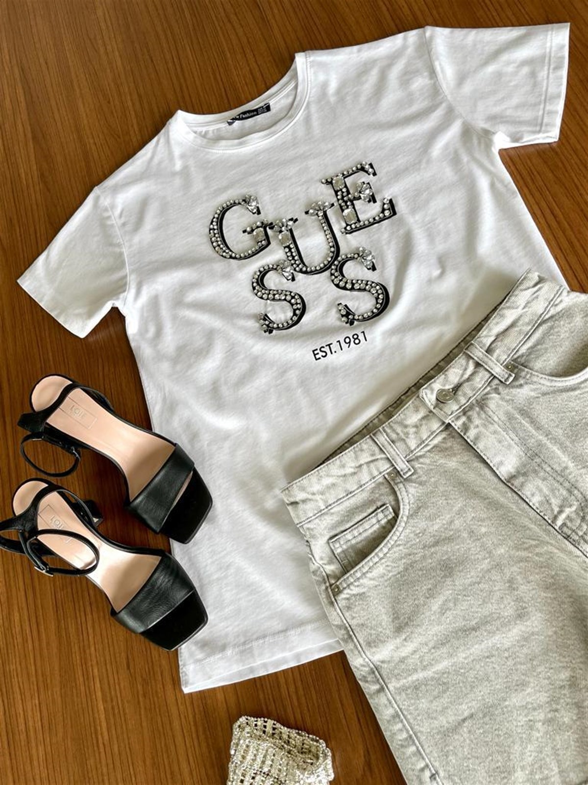 Taş İşlemeli Yazı Detaylı Tshirt (Beyaz)