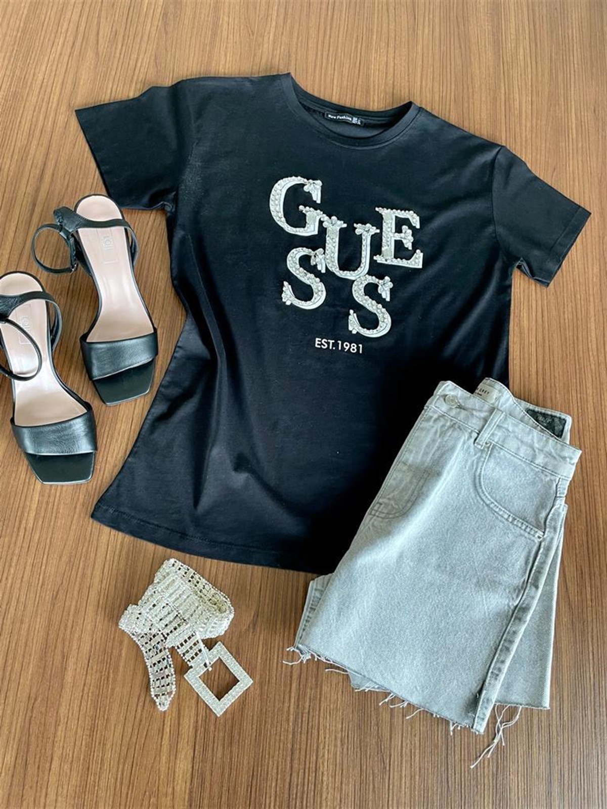 Taş İşlemeli Yazı Detaylı Tshirt (Siyah)