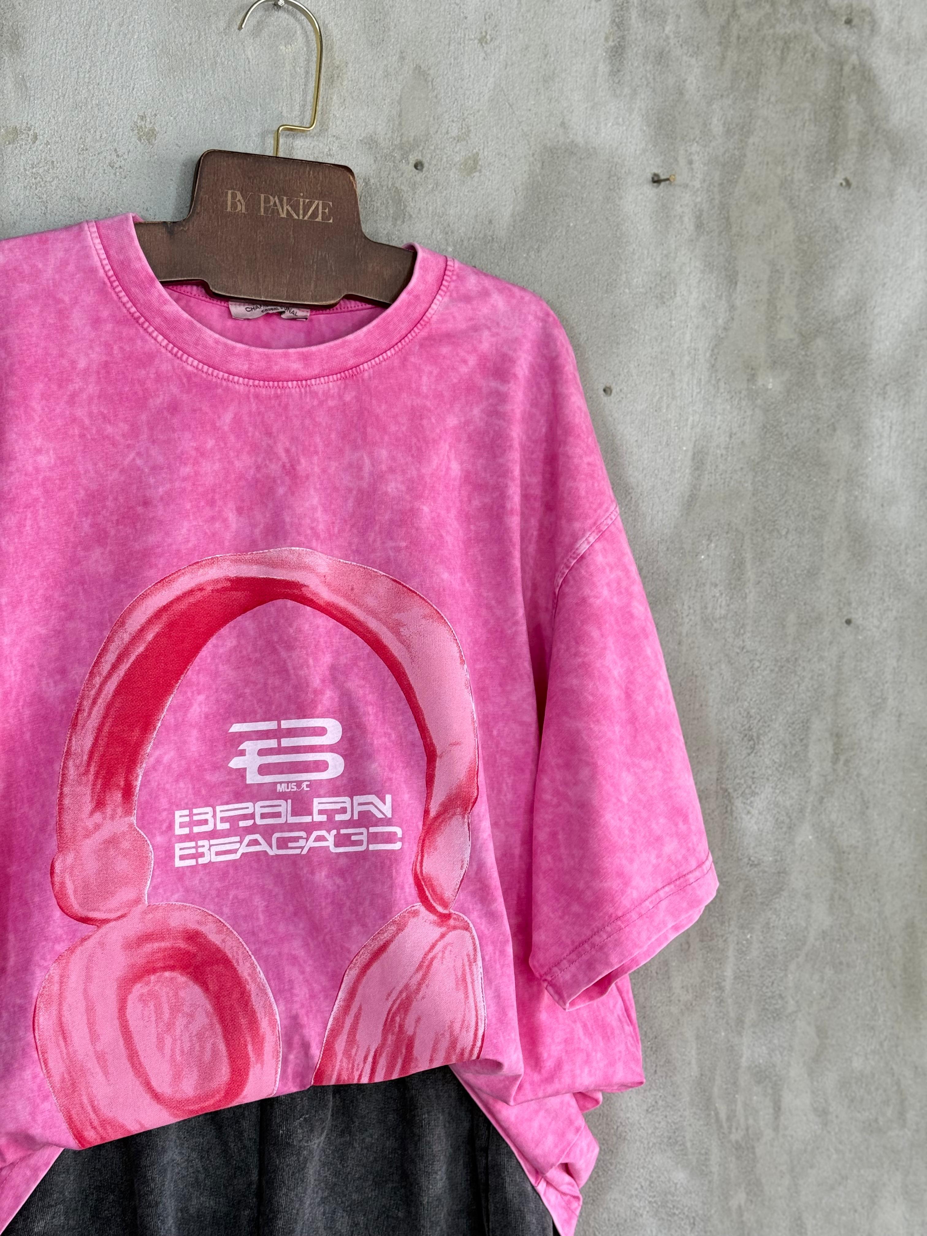 Taş Yıkamalı Kulaklık Baskılı Oversize Dokuma Tişört (Pembe)