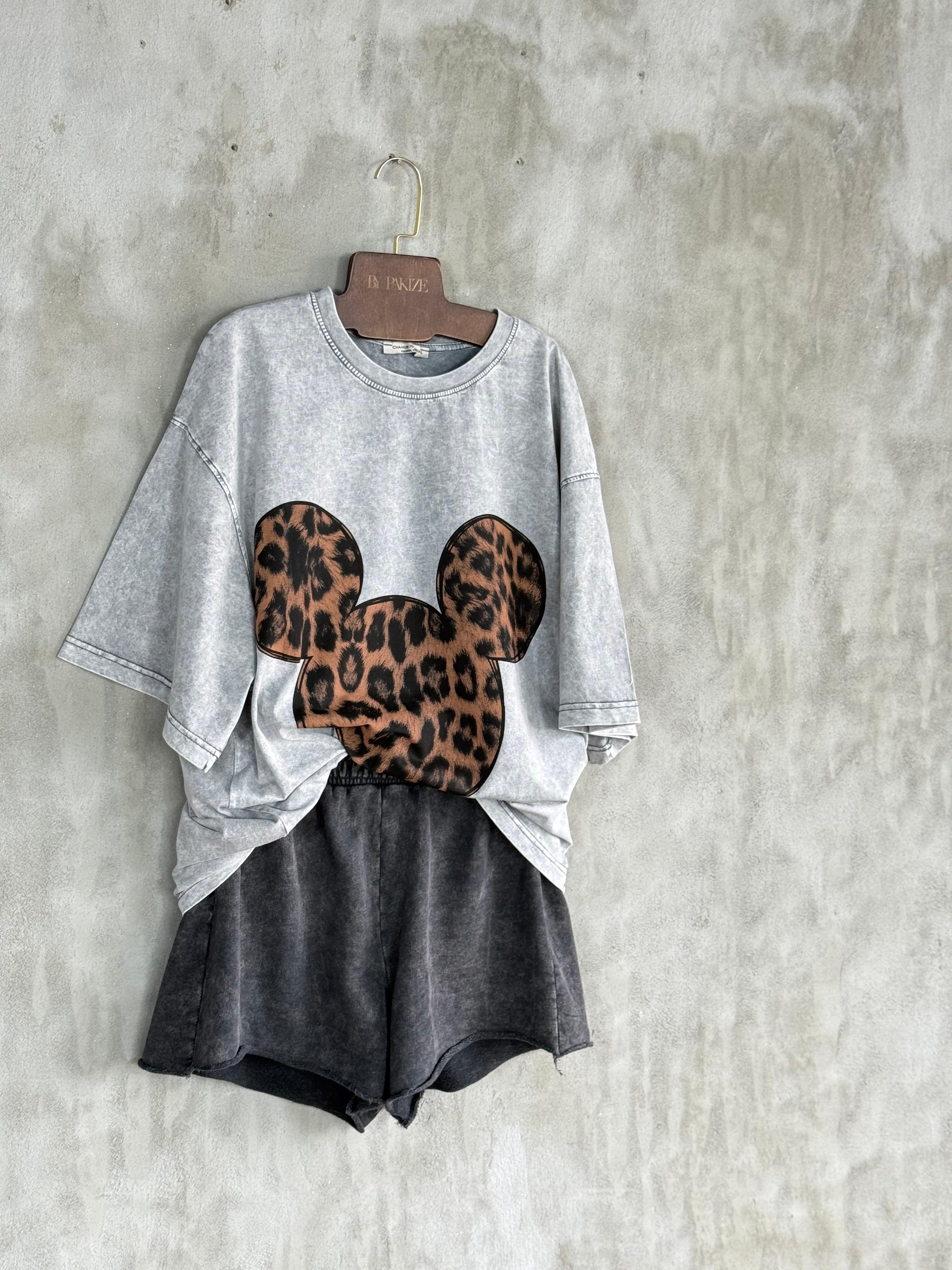 Taş Yıkamalı Mickey Leopar Baskılı Oversize Dokuma Tişört (Gri)