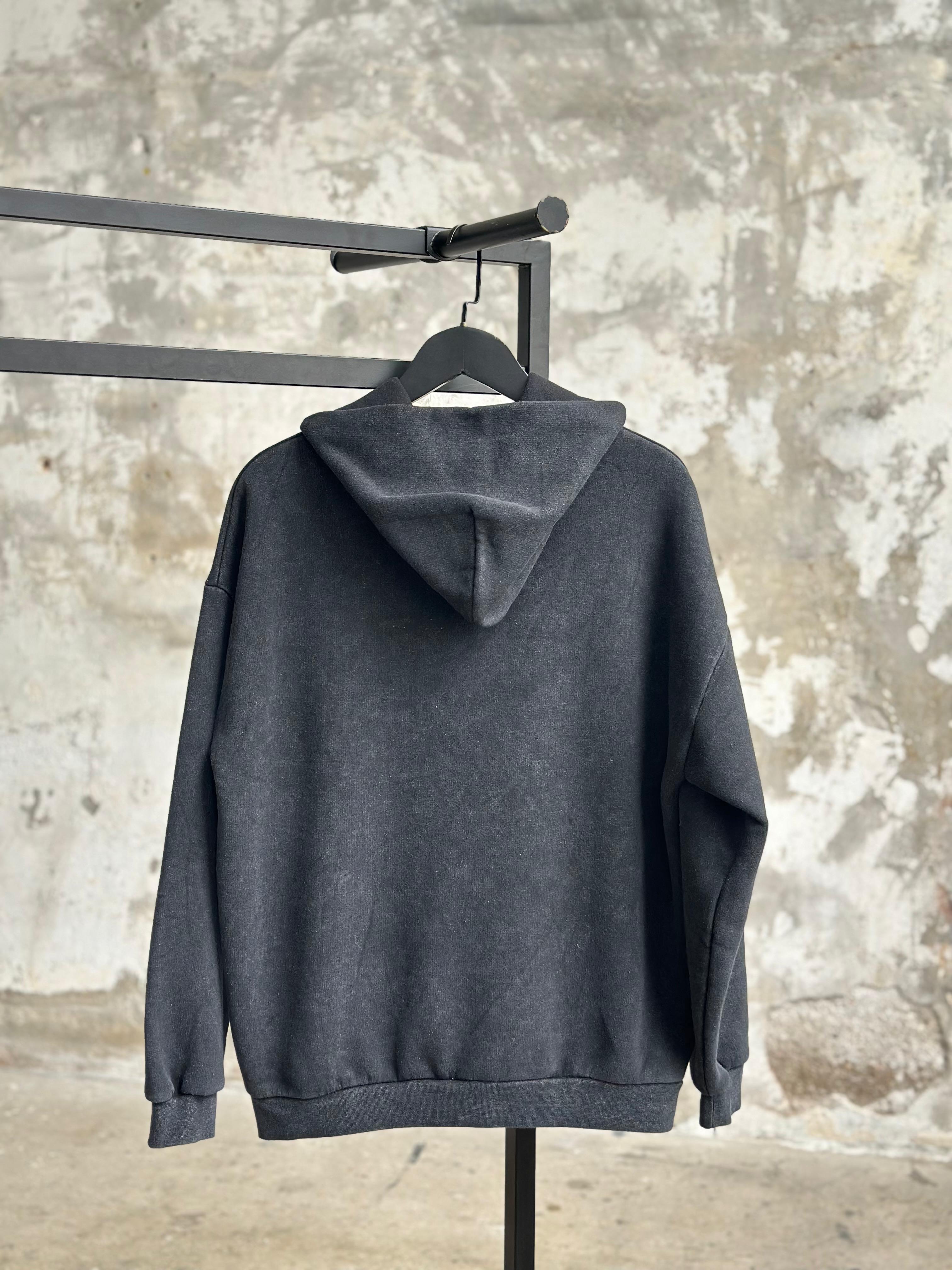 Taş Yıkamalı Şerit Zincir İşçilikli Yazı Baskılı Sweat (Antrasit)