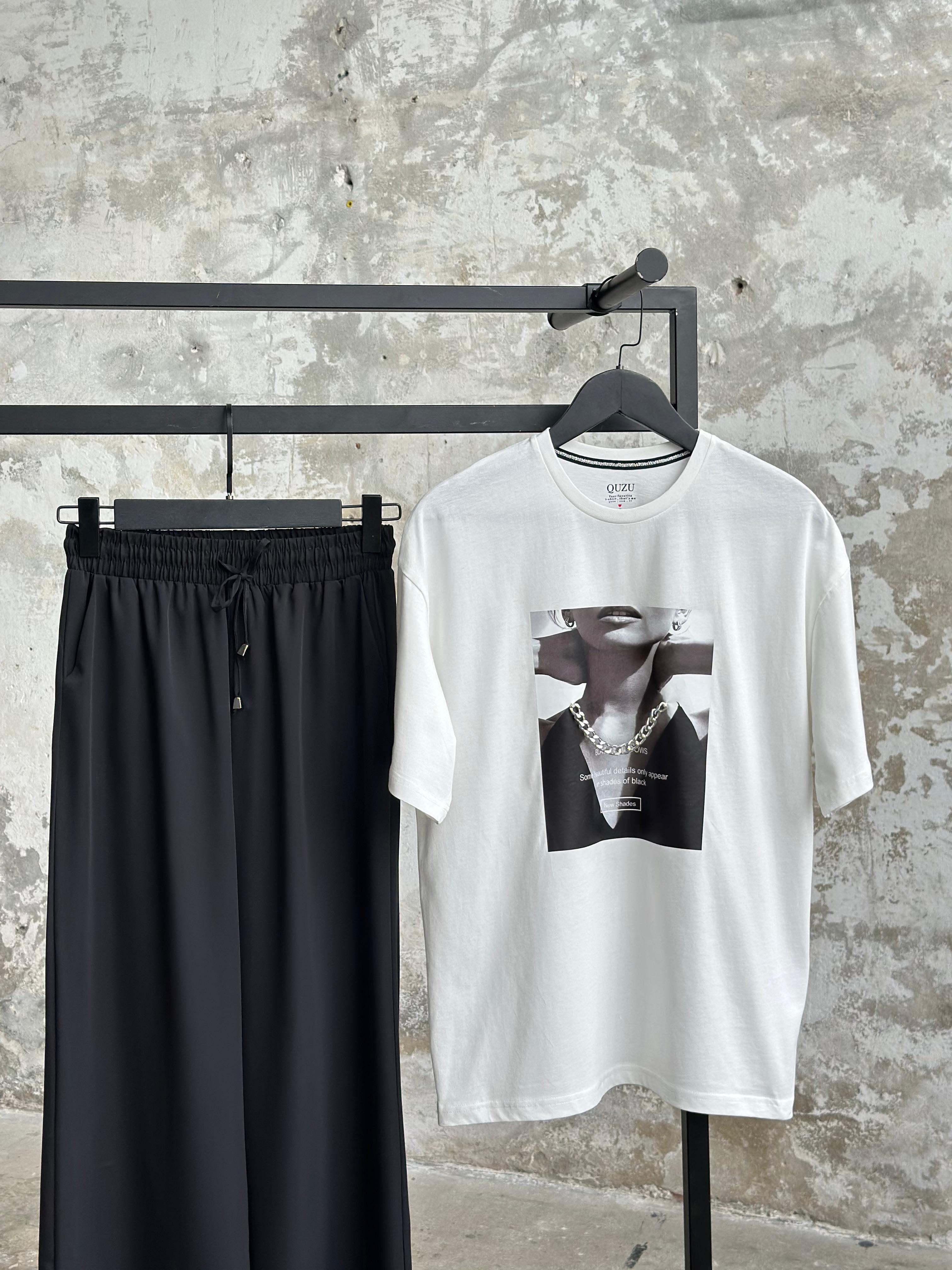 Tasarım Gümüş Kolye Detaylı Oversize Tişört (Beyaz)