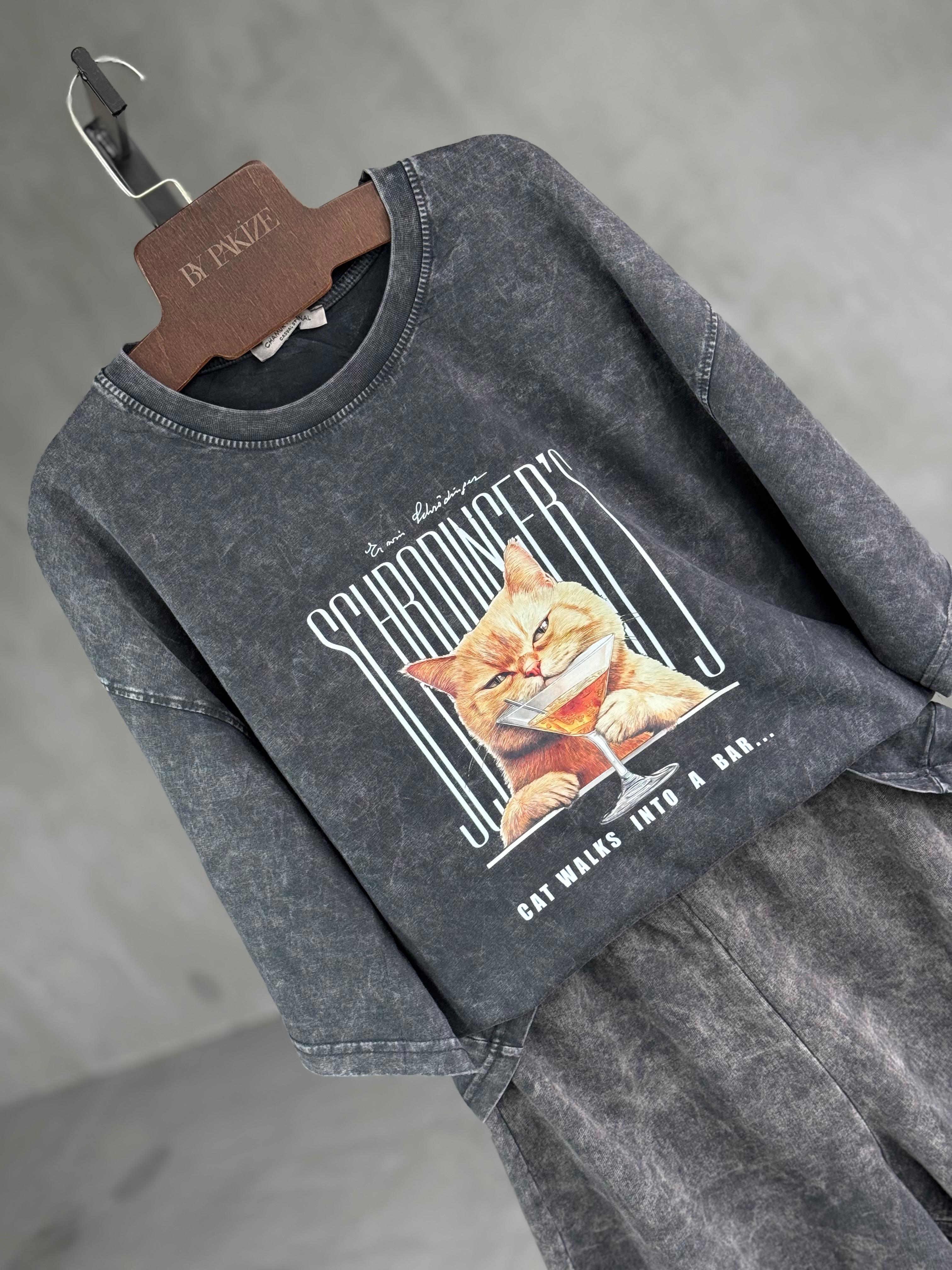 Tasarım Kedi Baskılı Taş Yıkama Oversize Dokuma Tişört (Antrasit)