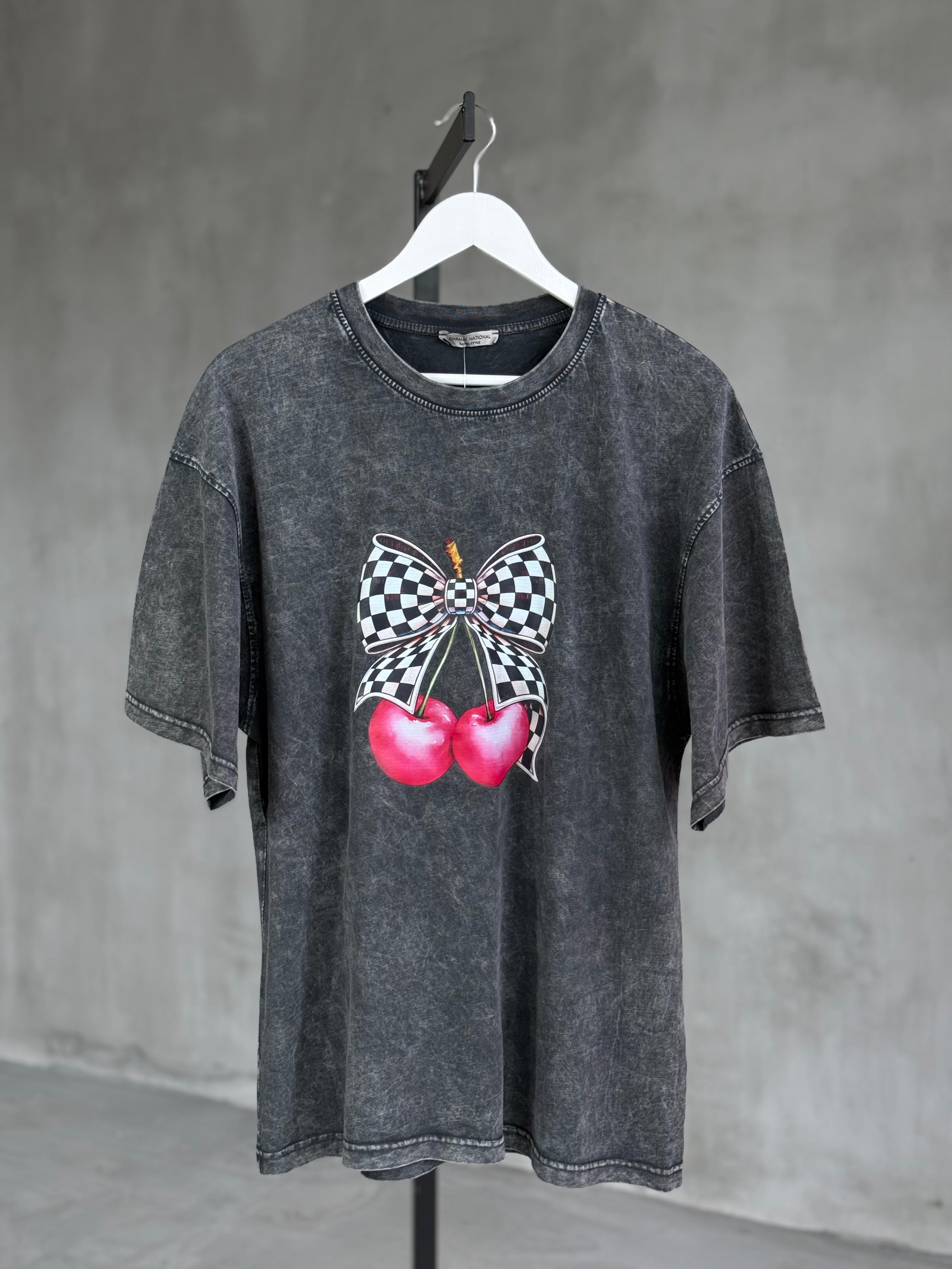 Tasarım Kiraz Baskılı Taş Yıkama Oversize Dokuma Tişört (Antrasit)  