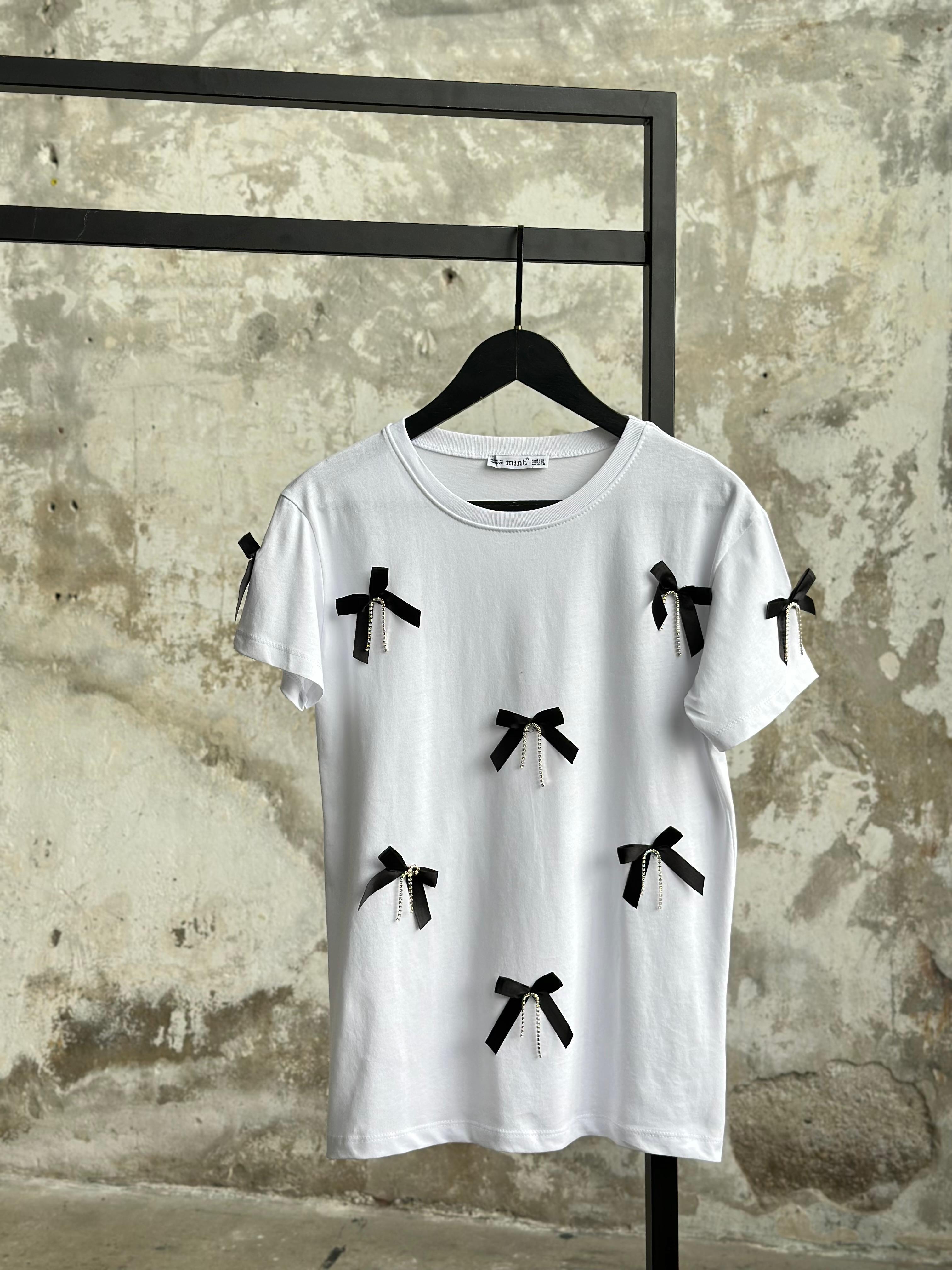 Tasarım Kristal Taş İşçilikli Fiyonk Detaylı Tişört (Siyah/Beyaz)