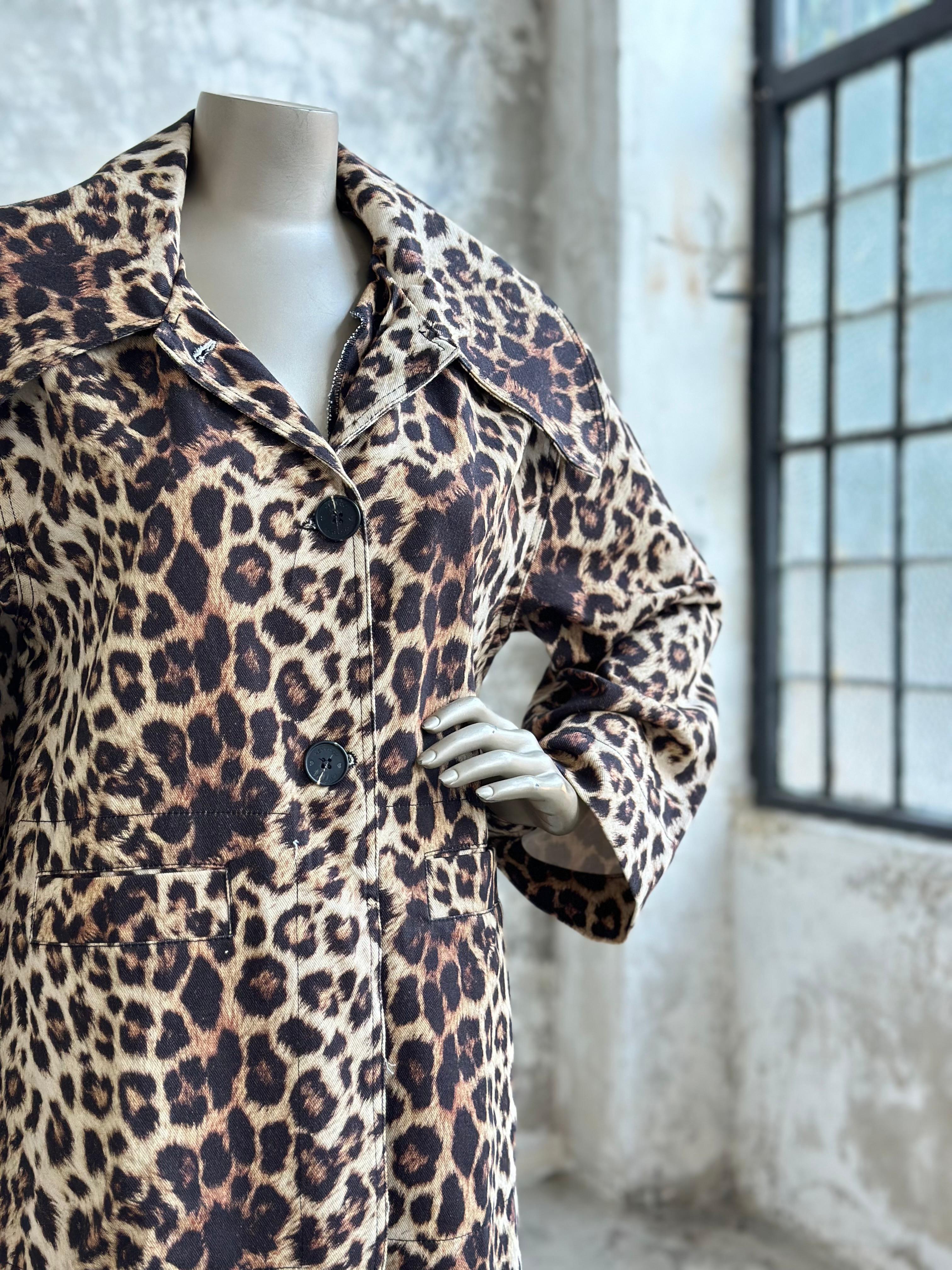 Tasarım Model Leopar Desenli Treçkot (Kahve)