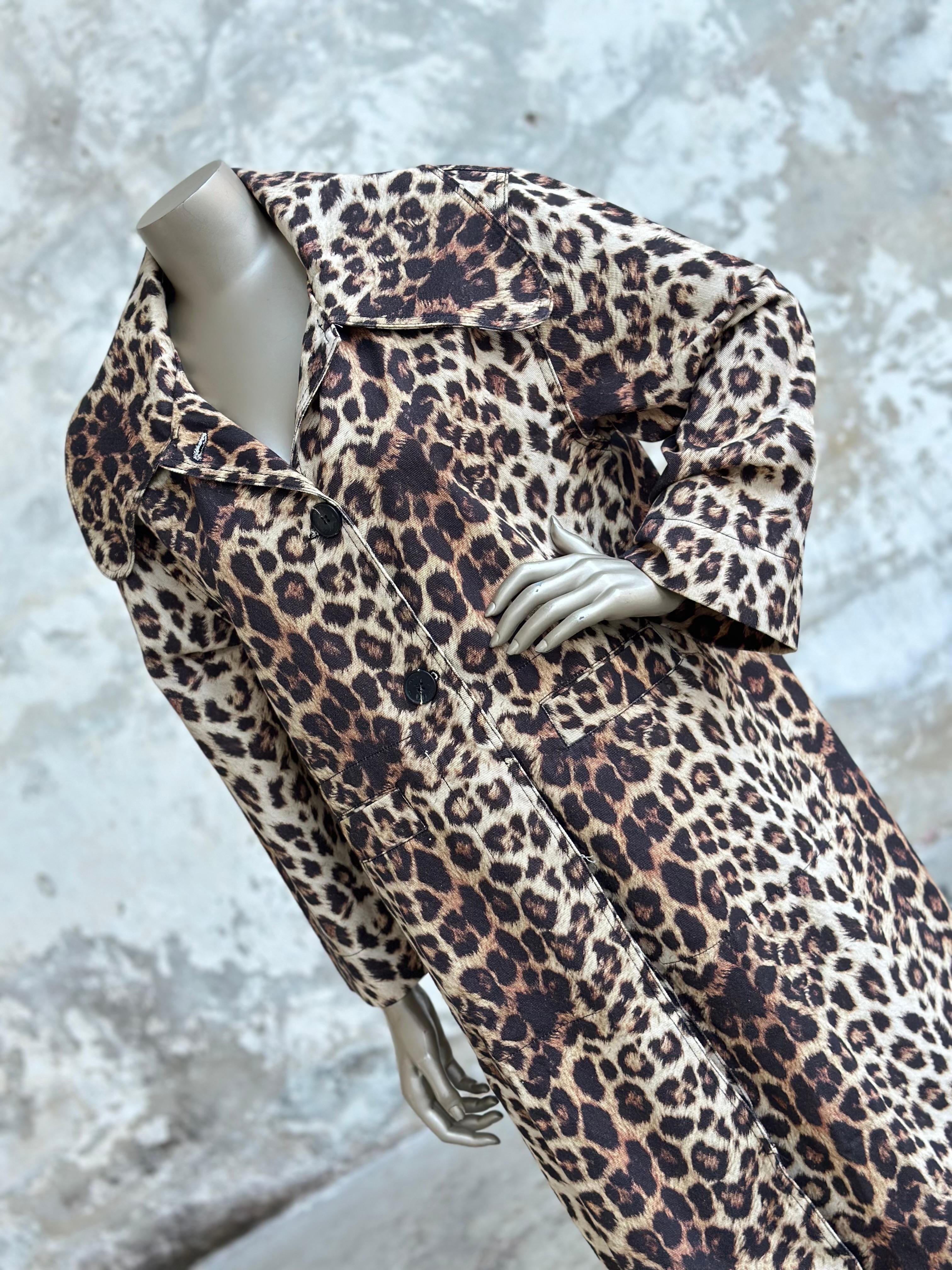 Tasarım Model Leopar Desenli Treçkot (Kahve)