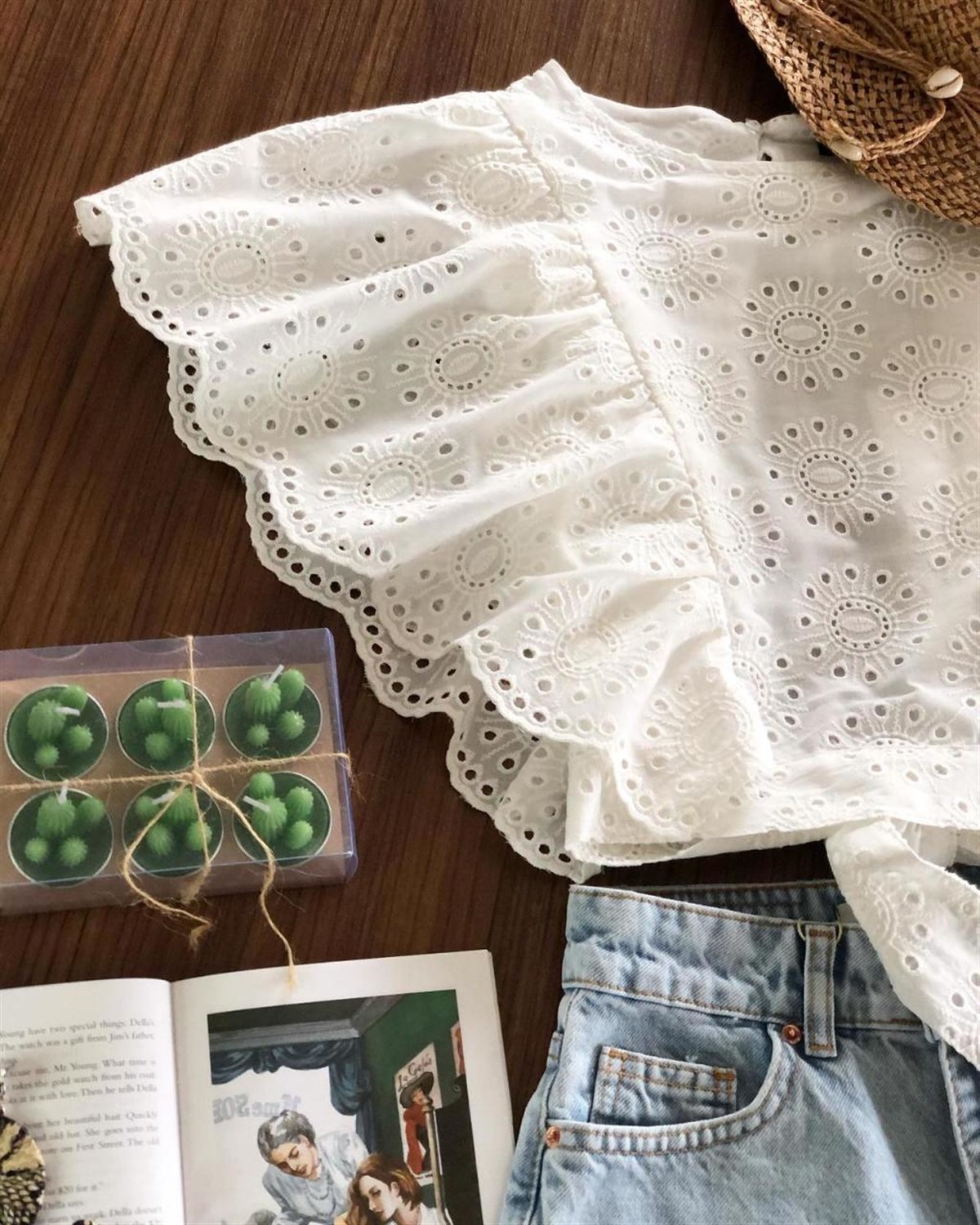 Tasarım Model Sırt Dekolte ve Bağlama Detaylı bluz