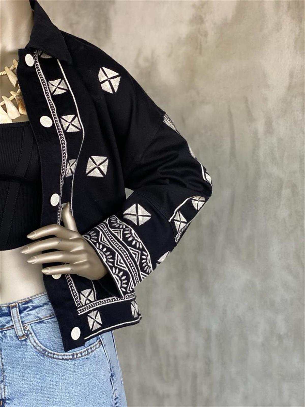 Tasarım Nakışlı Denim Ceket (Siyah)