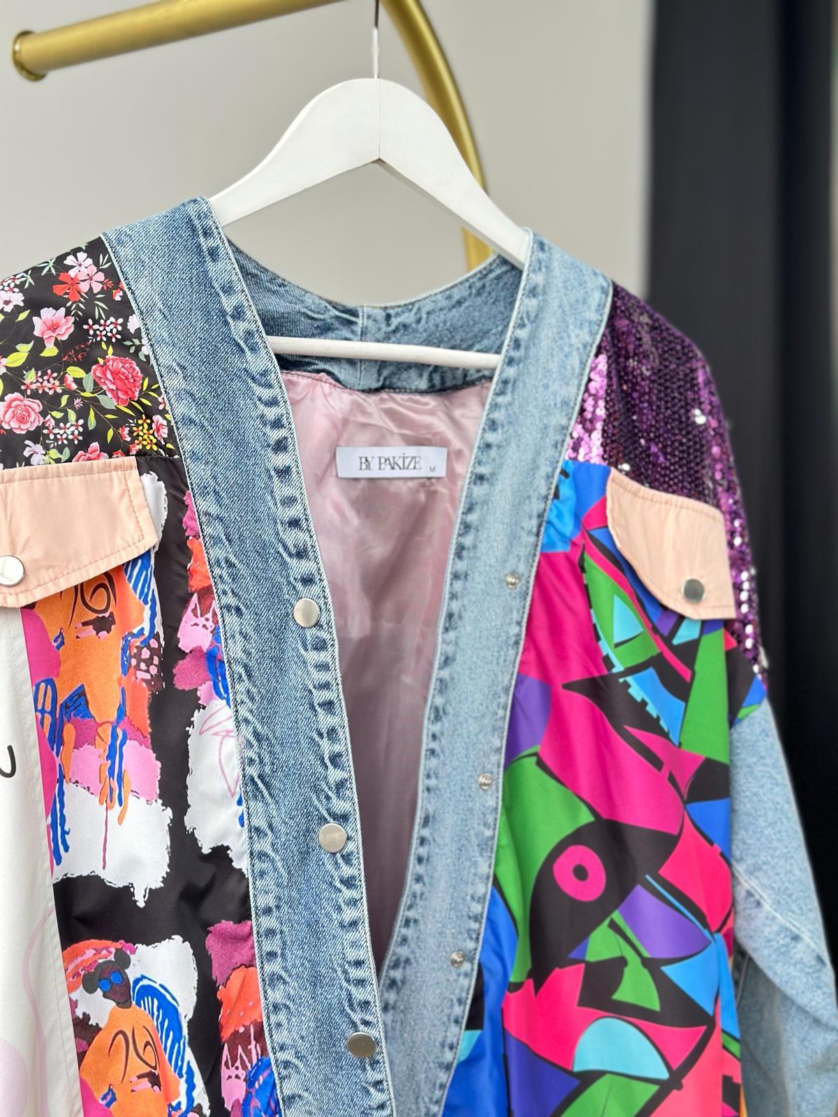 Tasarım Pul Payet İşlemeli Karışık Desenli Denim Ceket (Mavi)