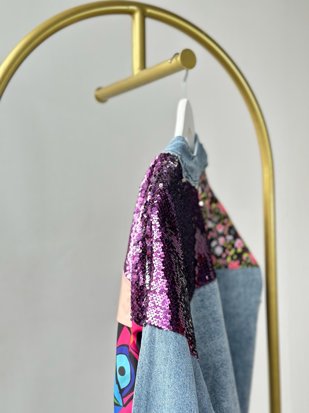 Tasarım Pul Payet İşlemeli Karışık Desenli Denim Ceket (Mavi)