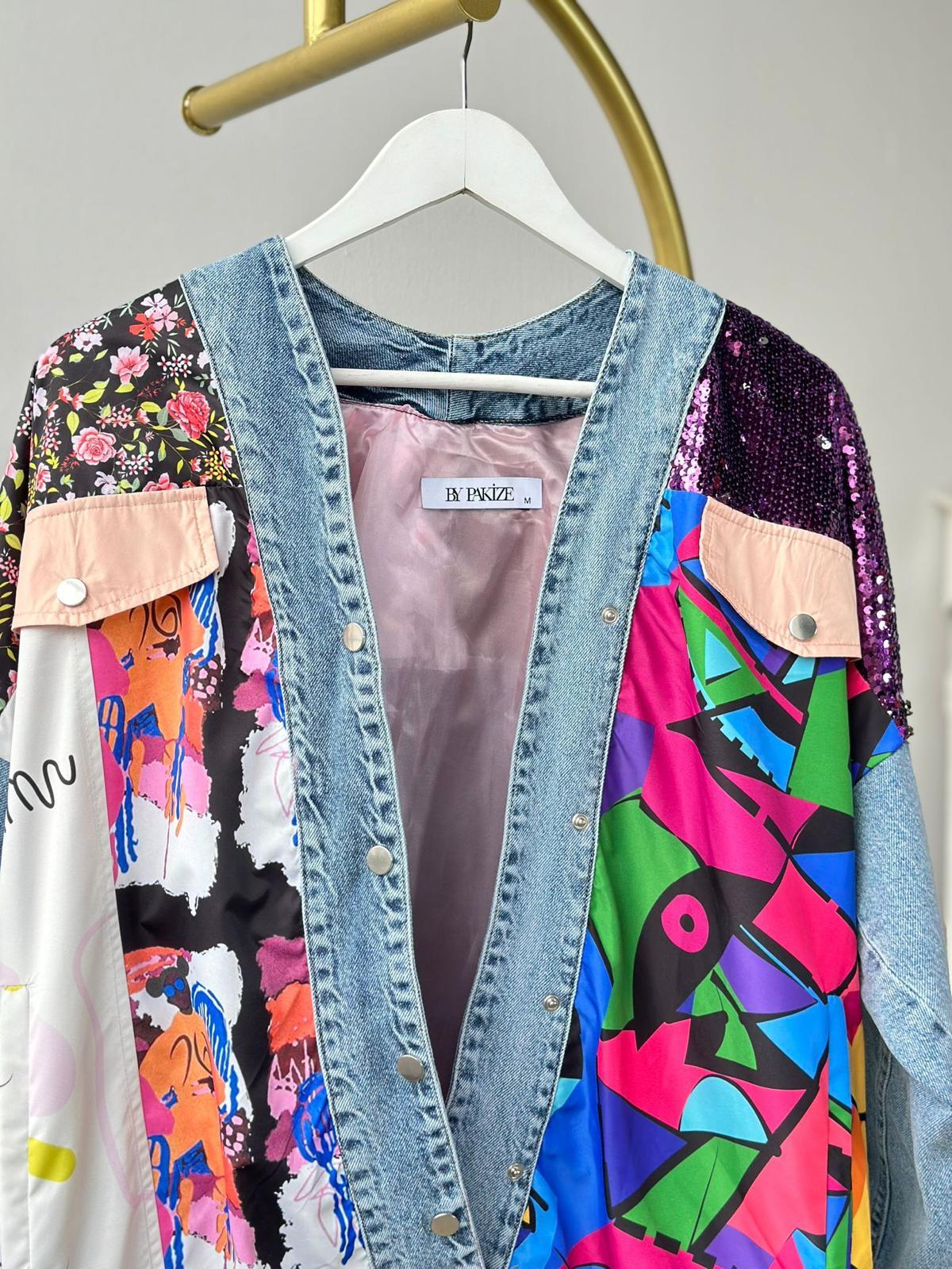 Tasarım Pul Payet İşlemeli Karışık Desenli Denim Ceket (Mavi)
